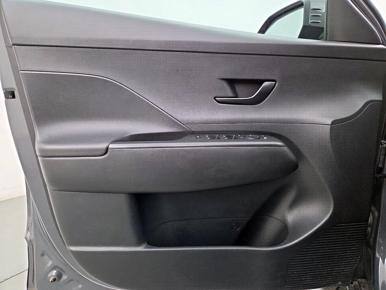 2025 Hyundai Kona SEL - Photo 13