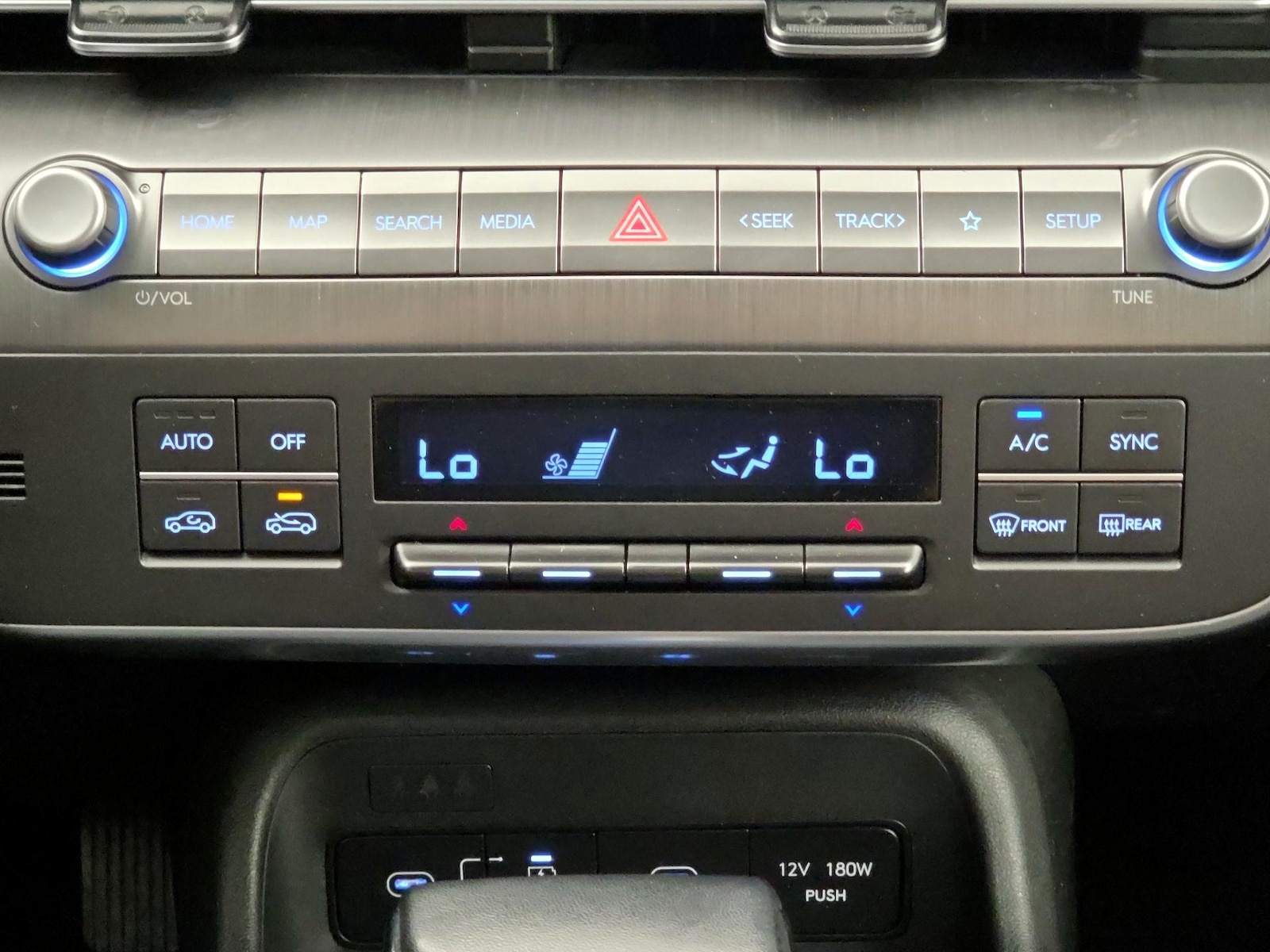 2025 Hyundai Kona SEL - Photo 18