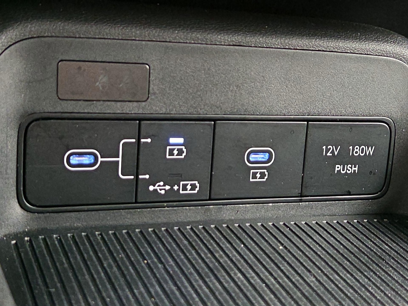 2025 Hyundai Kona SEL - Photo 20