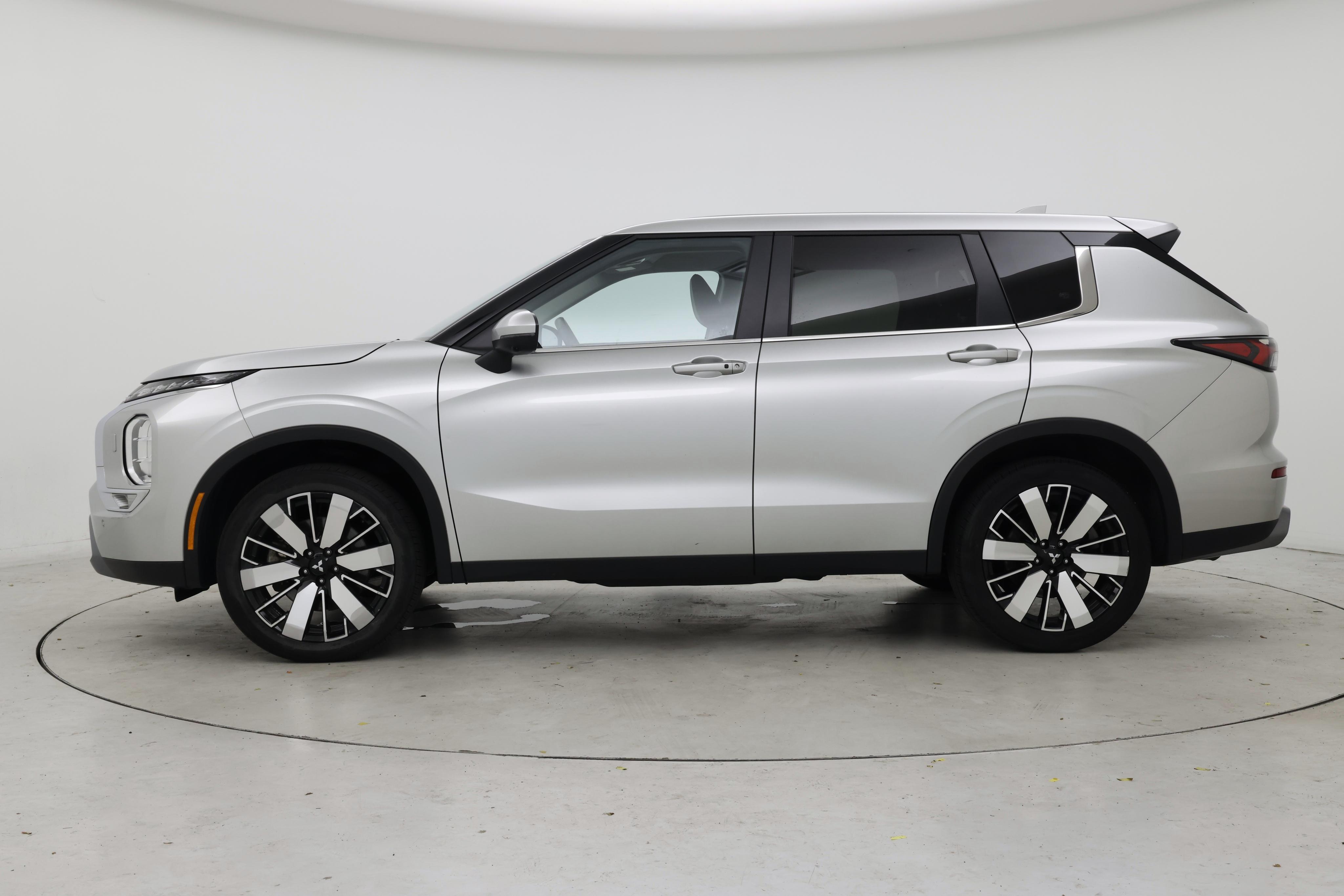 Thumbnail: 2025 Mitsubishi Outlander - 3