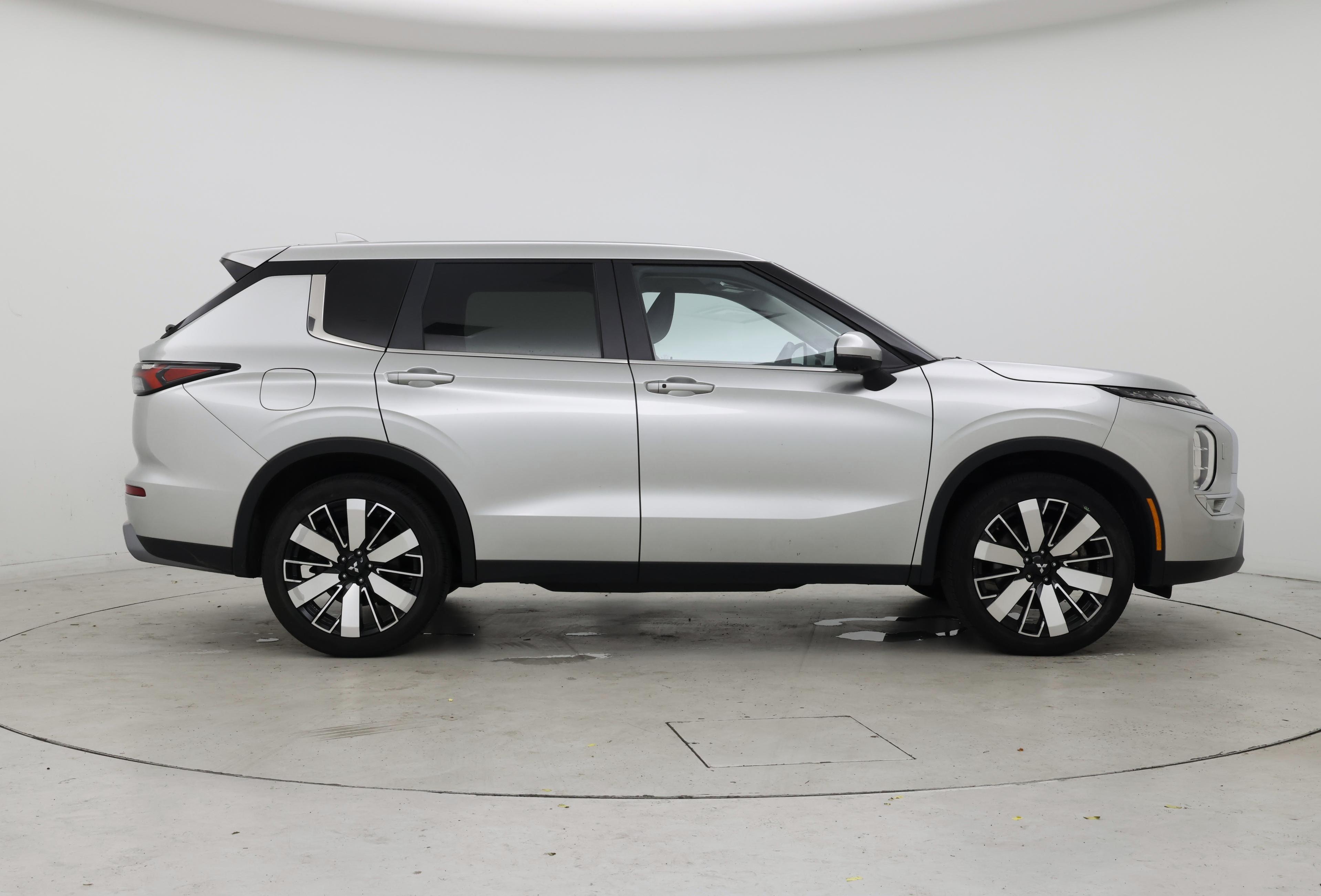 Thumbnail: 2025 Mitsubishi Outlander - 7