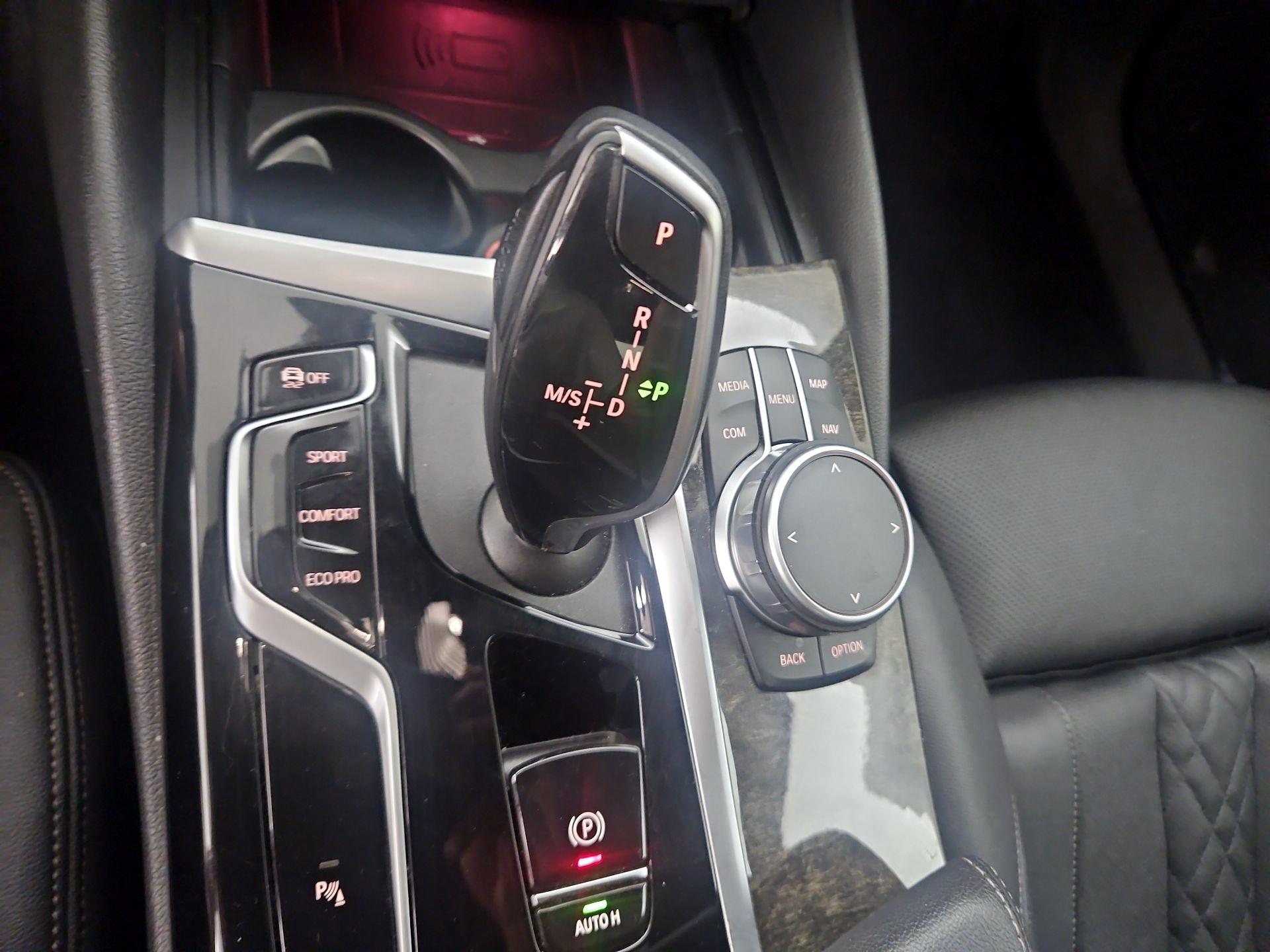 Thumbnail: 2021 BMW 5 Series - 16