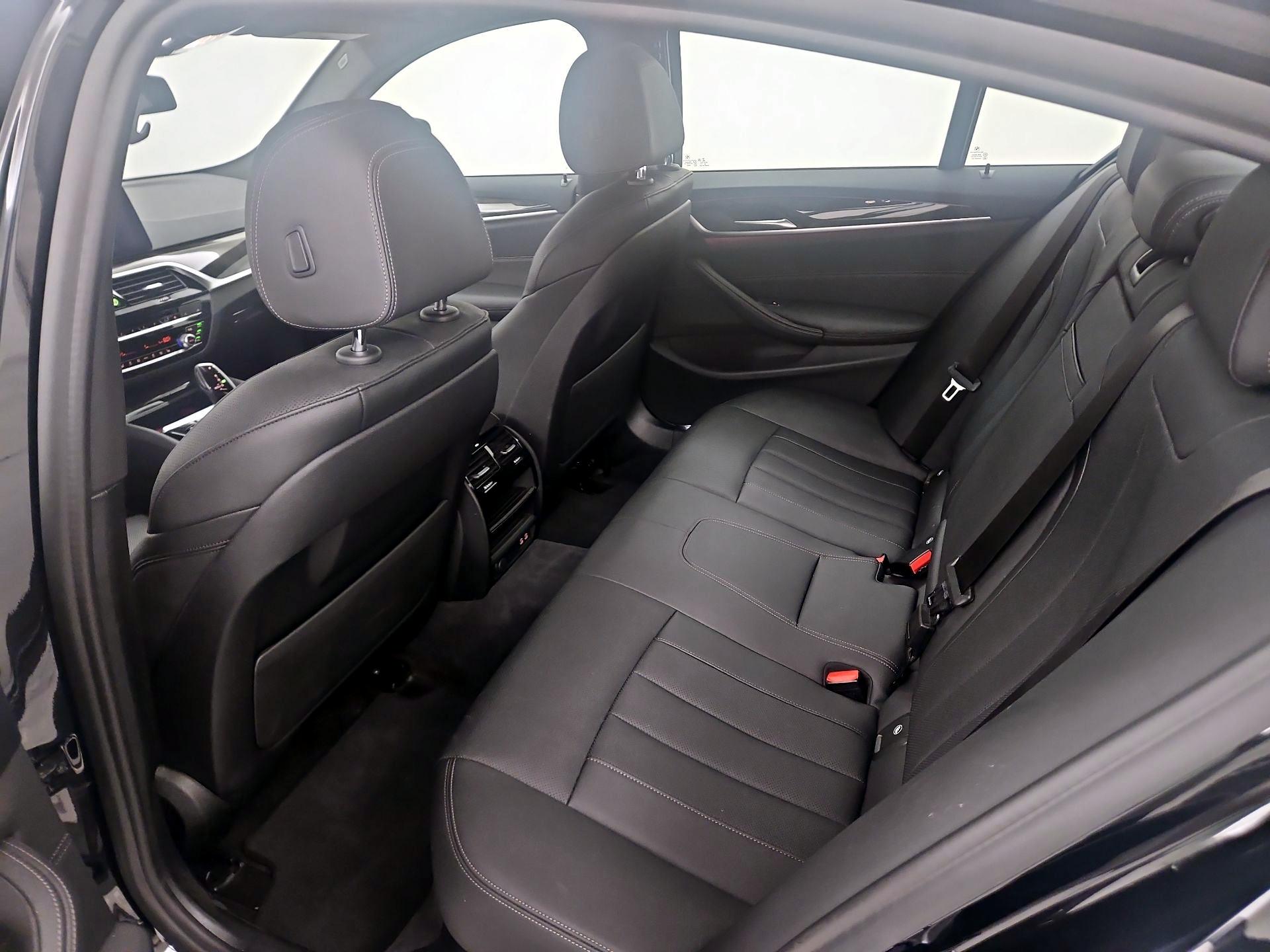 Thumbnail: 2021 BMW 5 Series - 18
