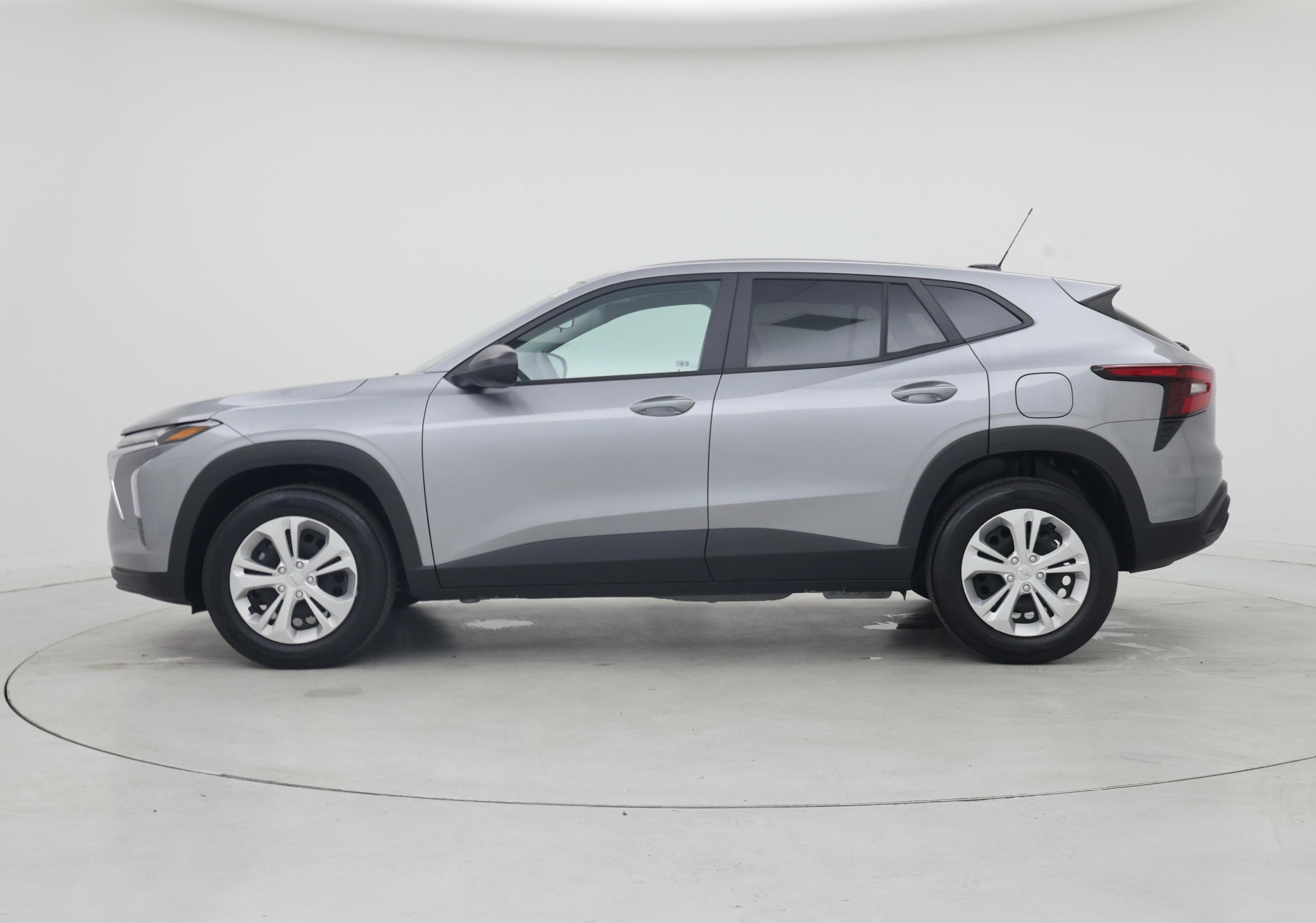 Thumbnail: 2025 Chevrolet Trax - 3