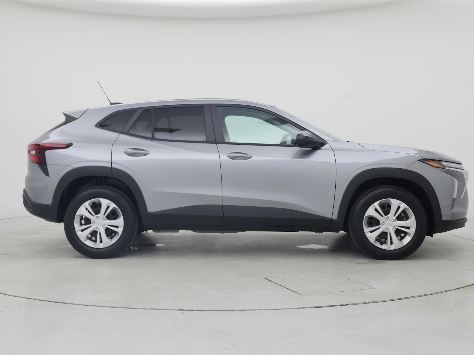 2025 Chevrolet Trax LS - Photo 8