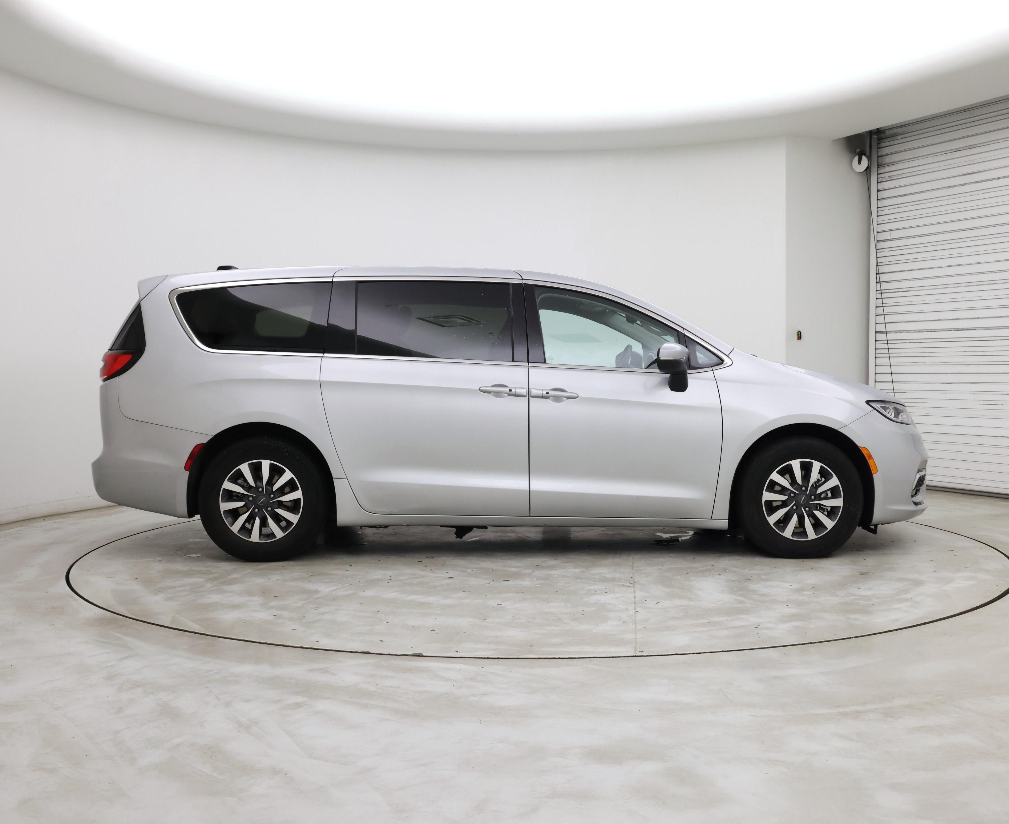Thumbnail: 2023 Chrysler Pacifica - 7