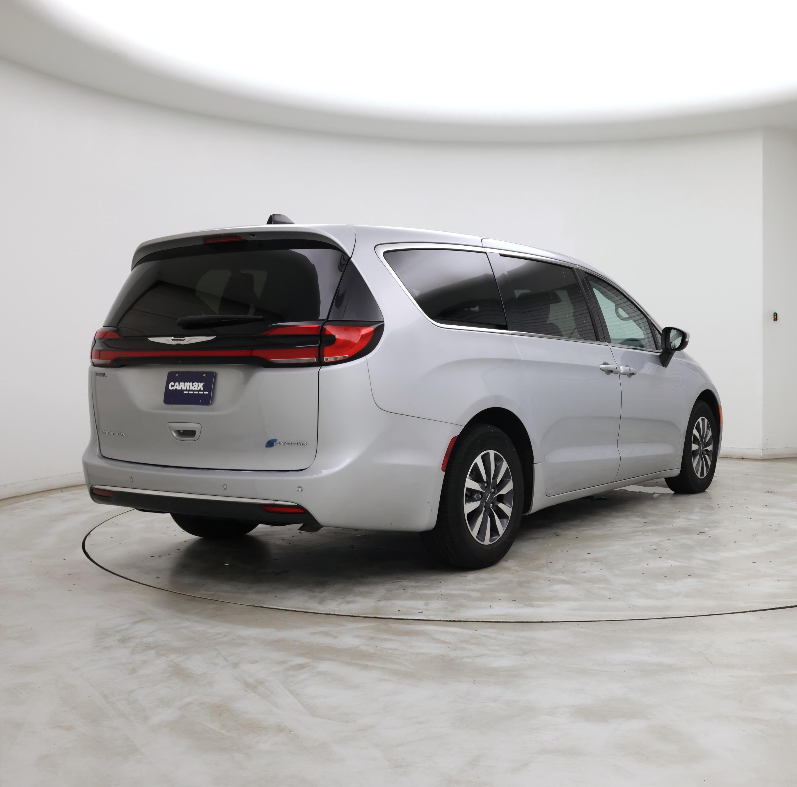 Thumbnail: 2023 Chrysler Pacifica - 8