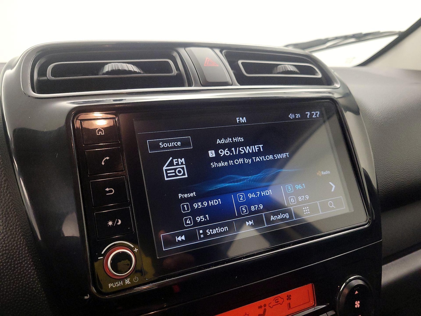 2024 Mitsubishi Mirage ES - Photo 14