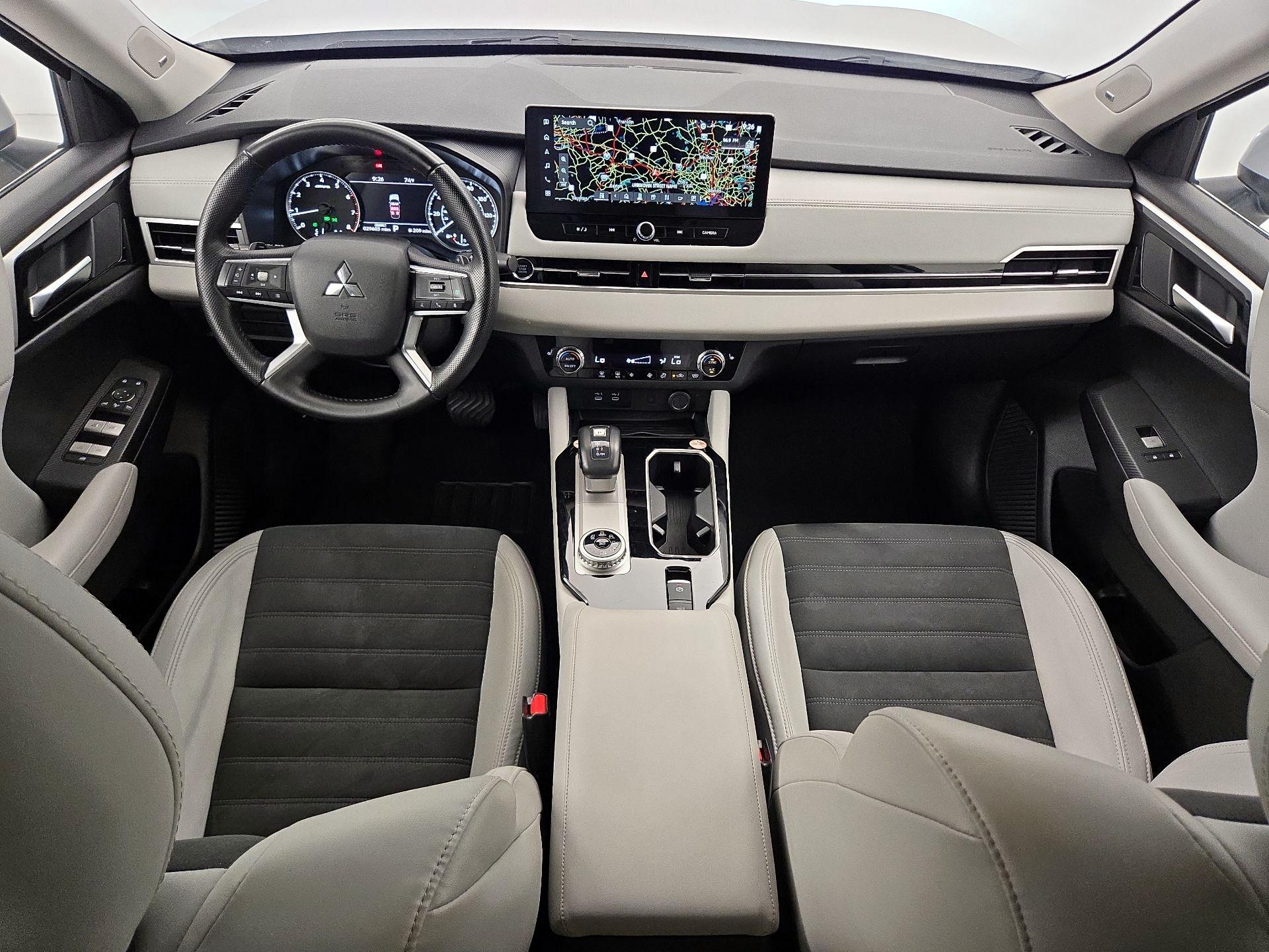 Thumbnail: 2025 Mitsubishi Outlander - 9