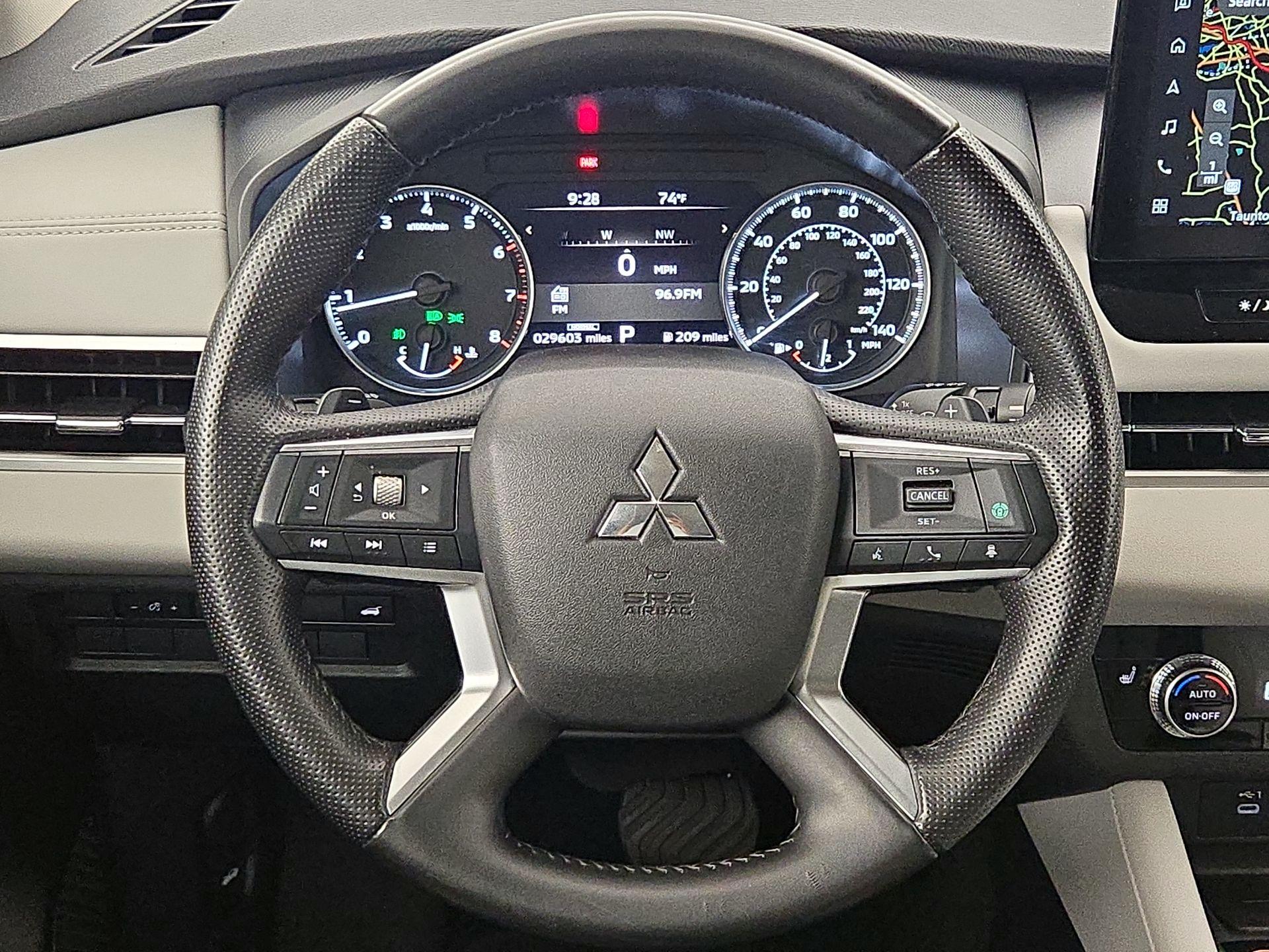 Thumbnail: 2025 Mitsubishi Outlander - 10