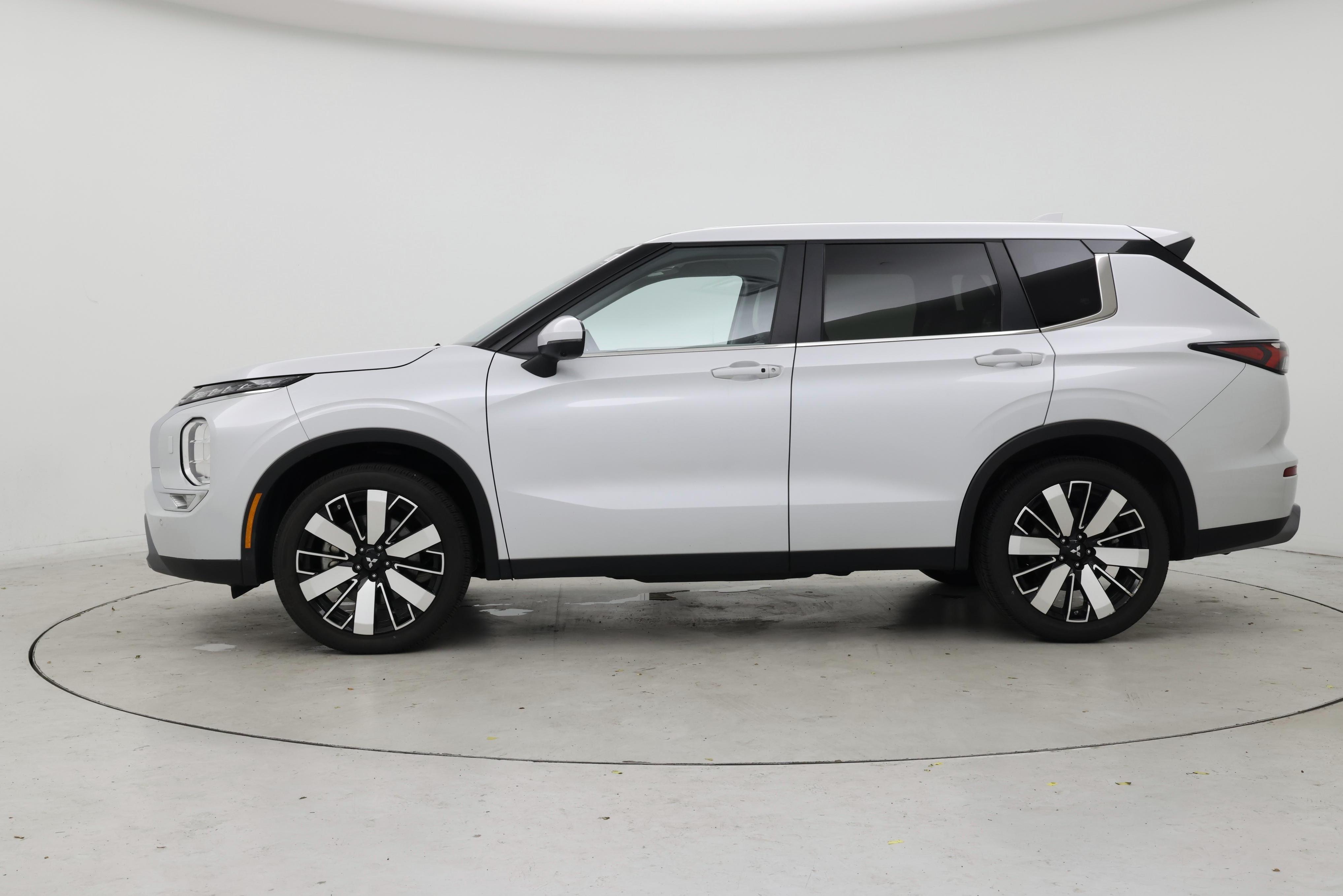 Thumbnail: 2025 Mitsubishi Outlander - 3