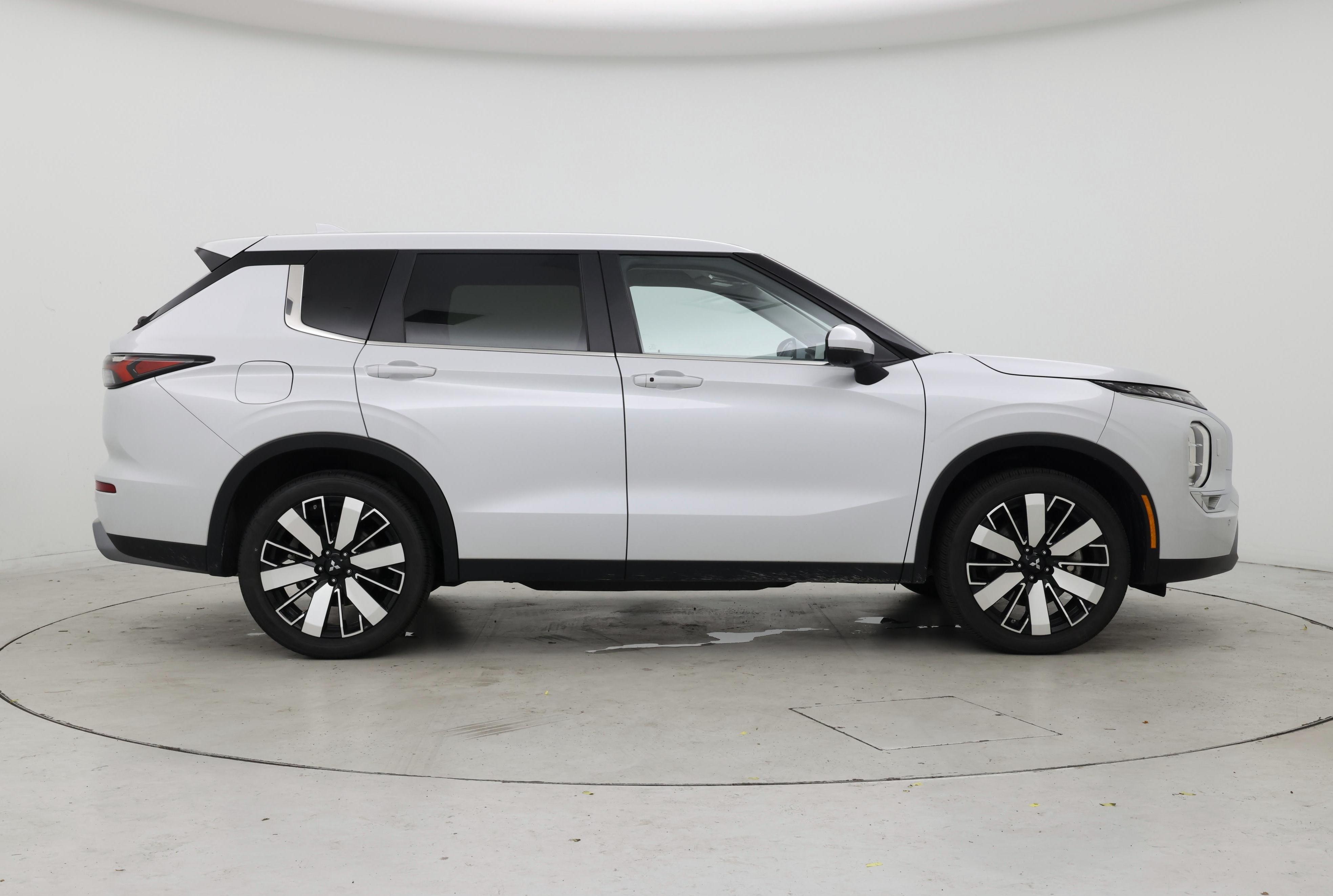 Thumbnail: 2025 Mitsubishi Outlander - 7