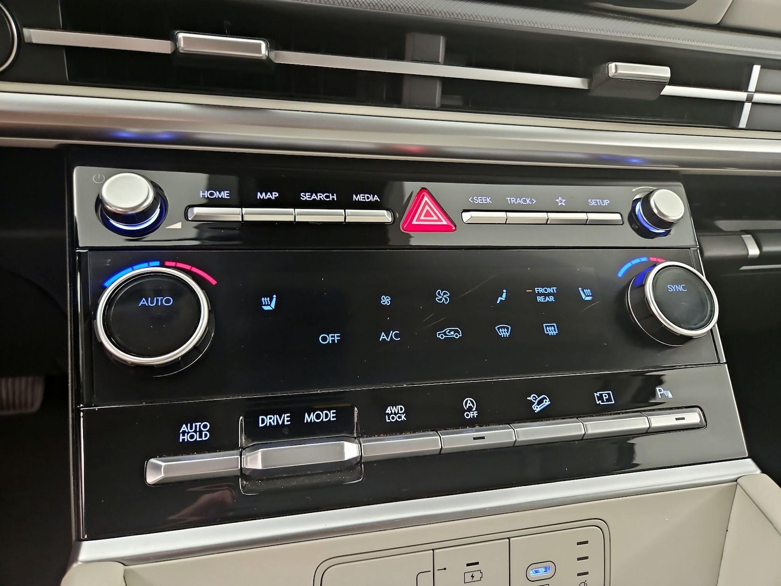 2025 Hyundai Santa Fe SEL - Photo 17