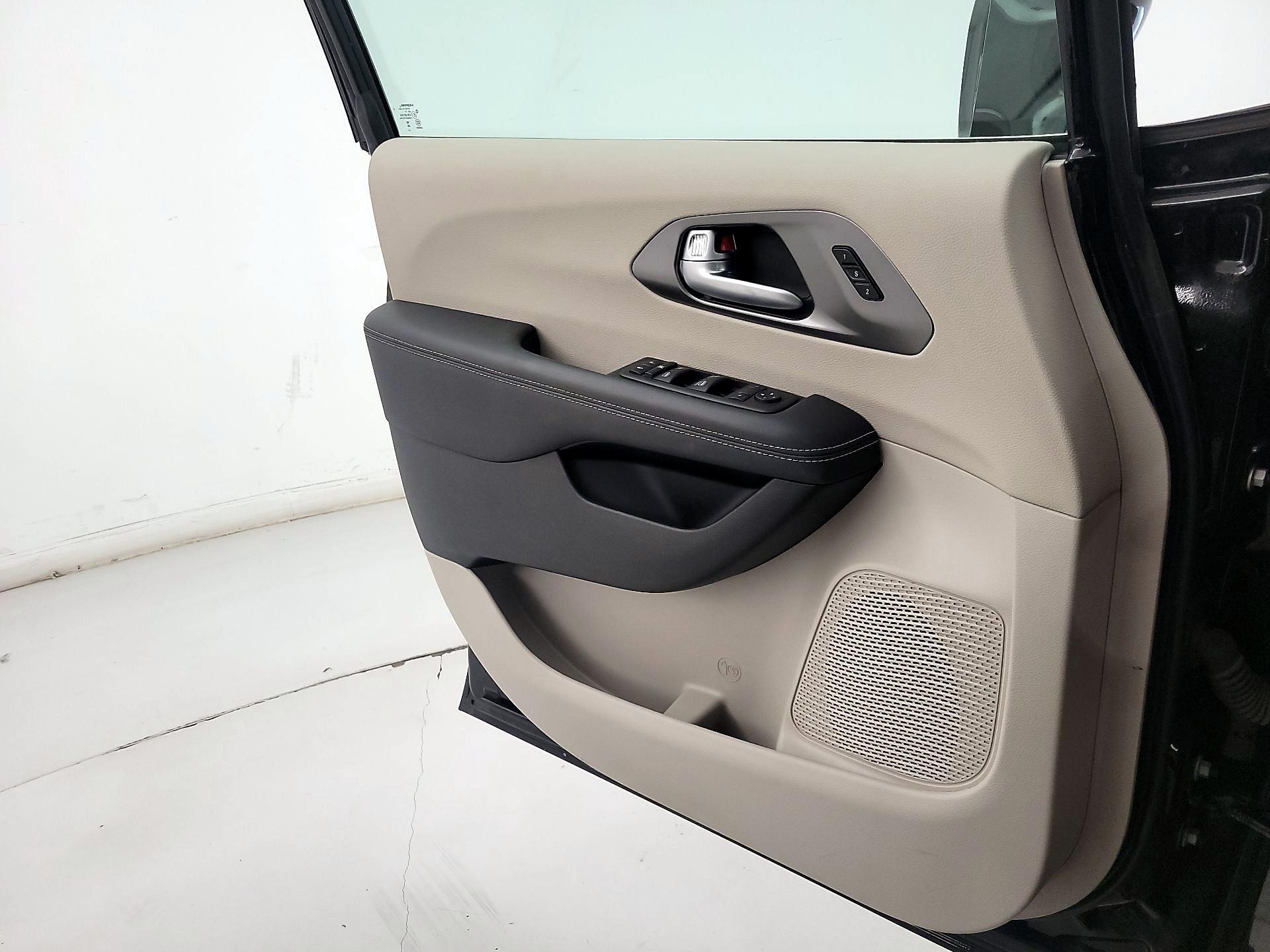 Thumbnail: 2024 Chrysler Pacifica - 12