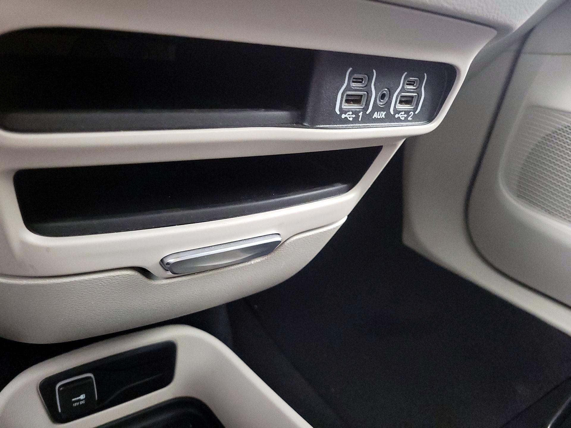 Thumbnail: 2024 Chrysler Pacifica - 18