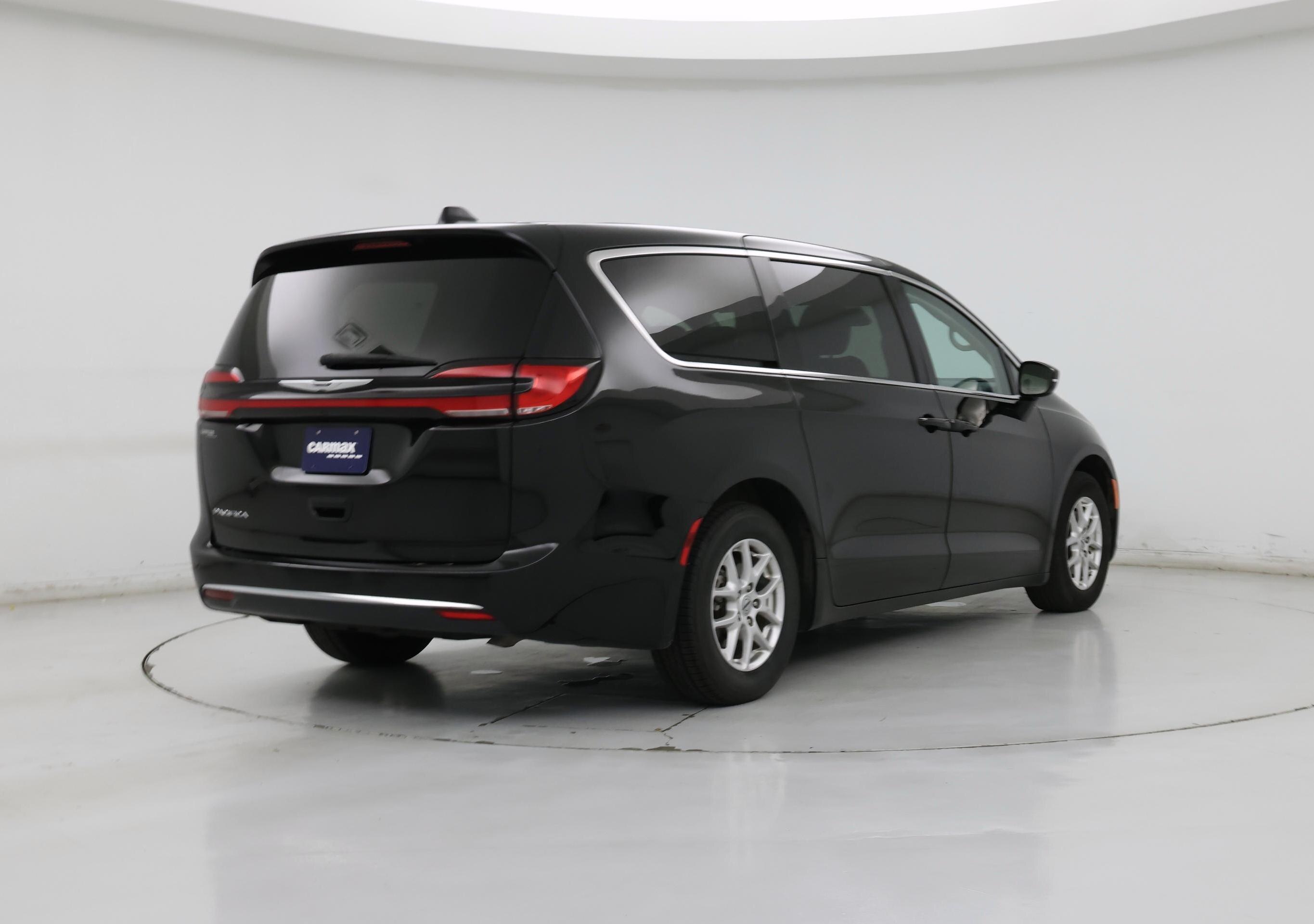 Thumbnail: 2024 Chrysler Pacifica - 8