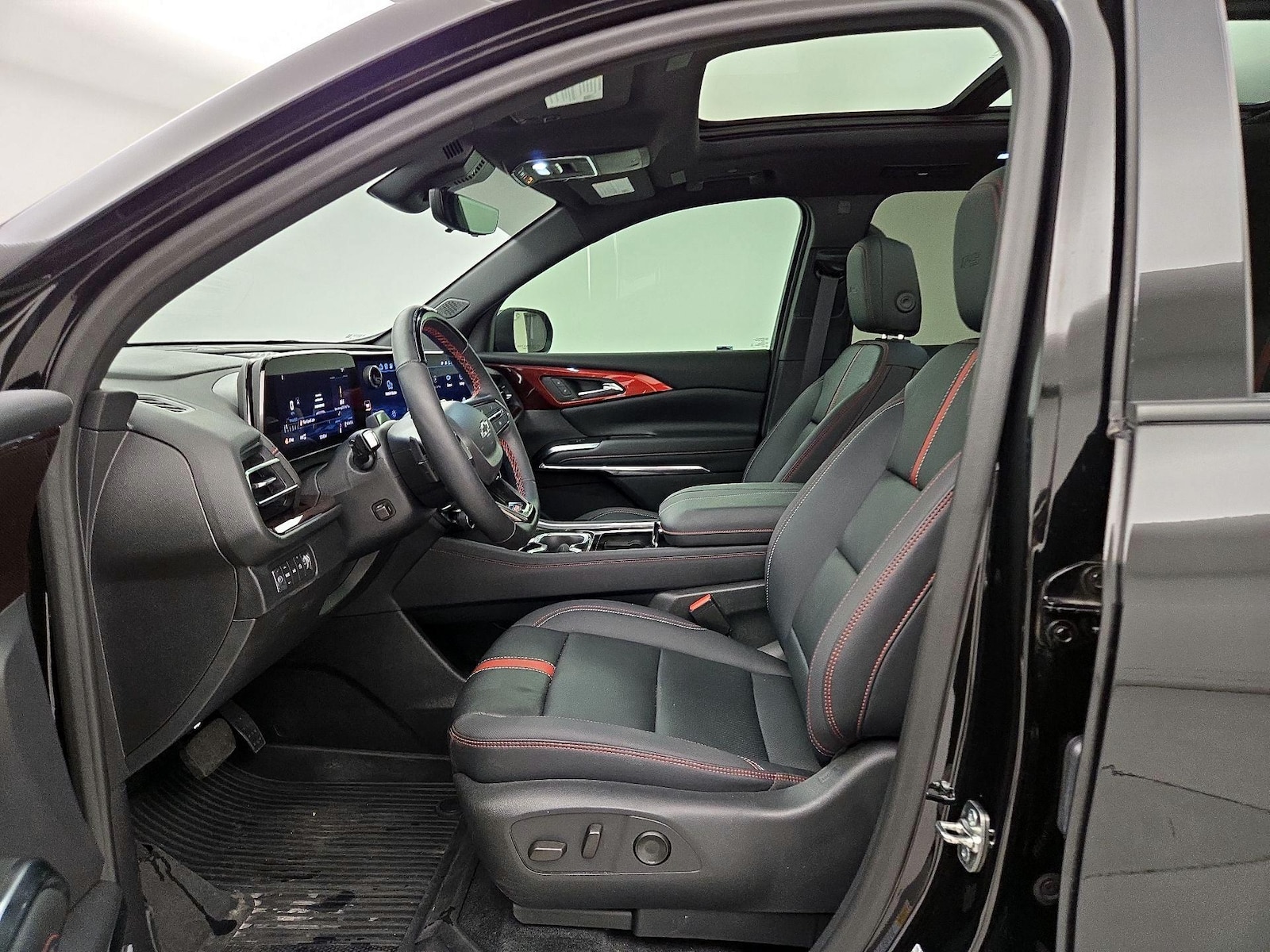 2024 Chevrolet Traverse RS - Photo 12