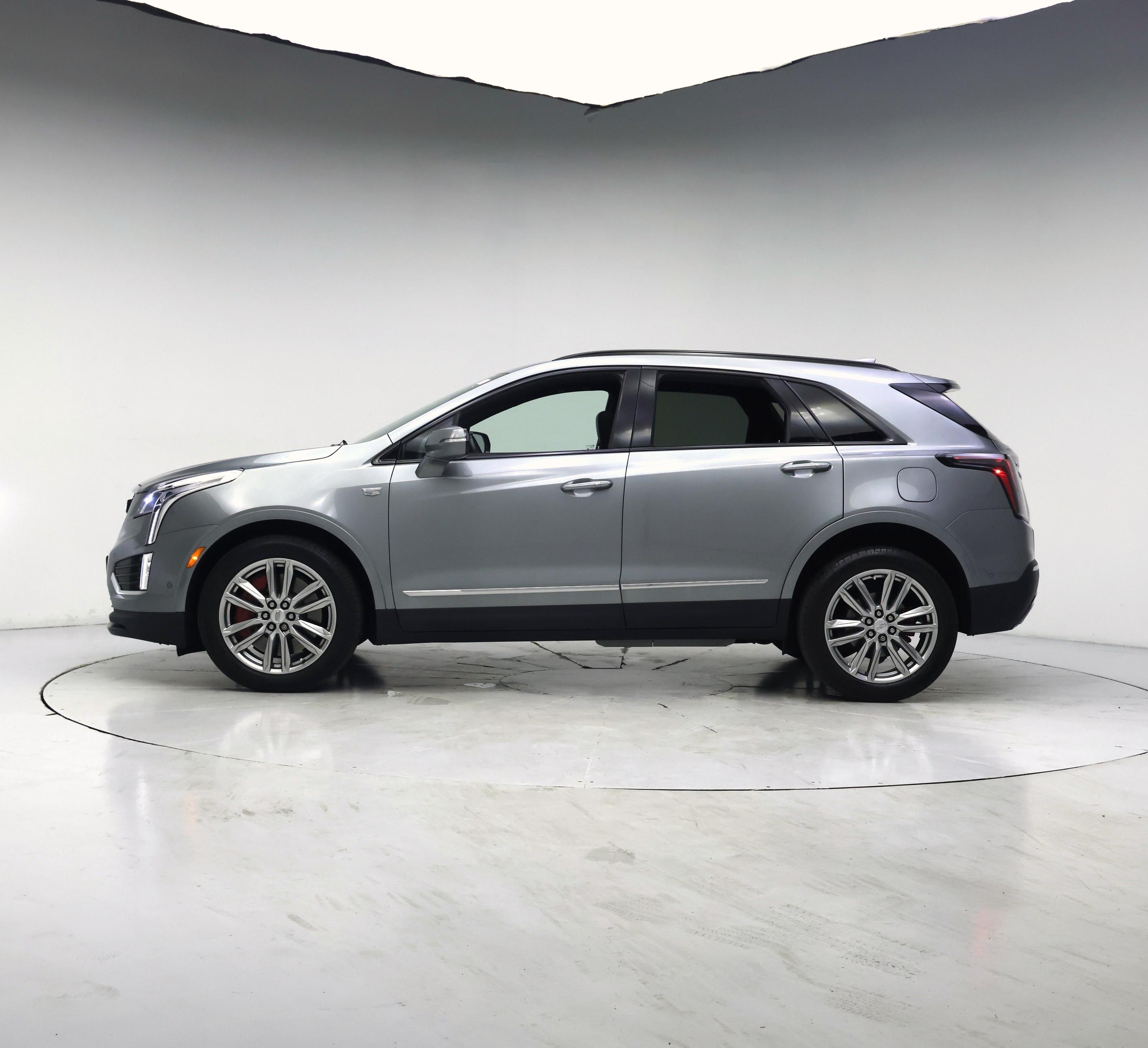 Thumbnail: 2023 Cadillac XT5 - 3