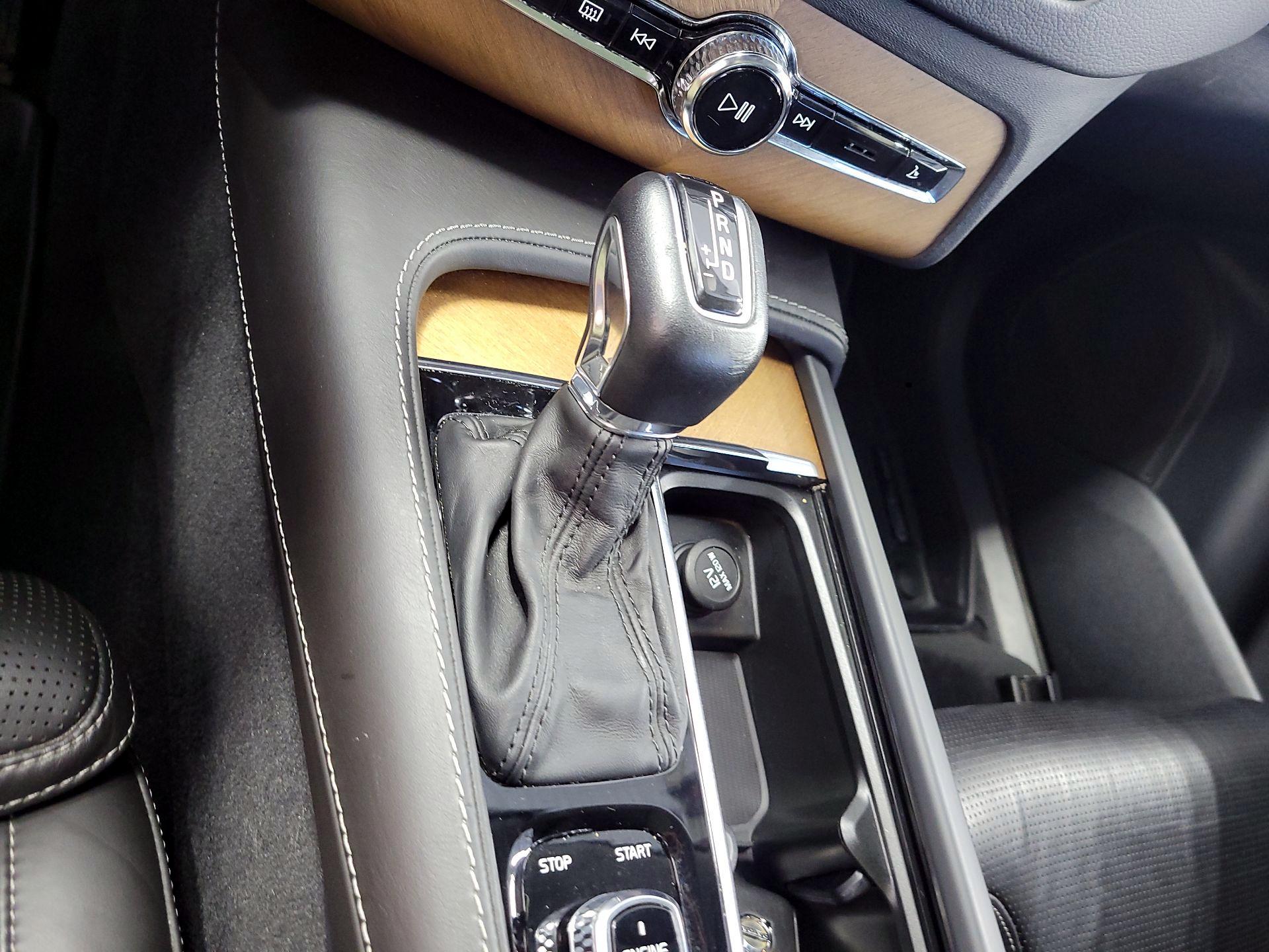 Thumbnail: 2016 Volvo XC90 - 17