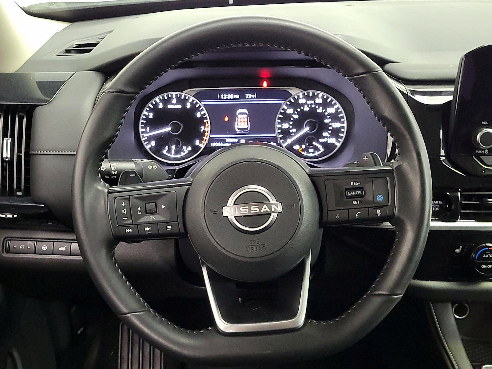 2025 Nissan Pathfinder SV - Photo 11