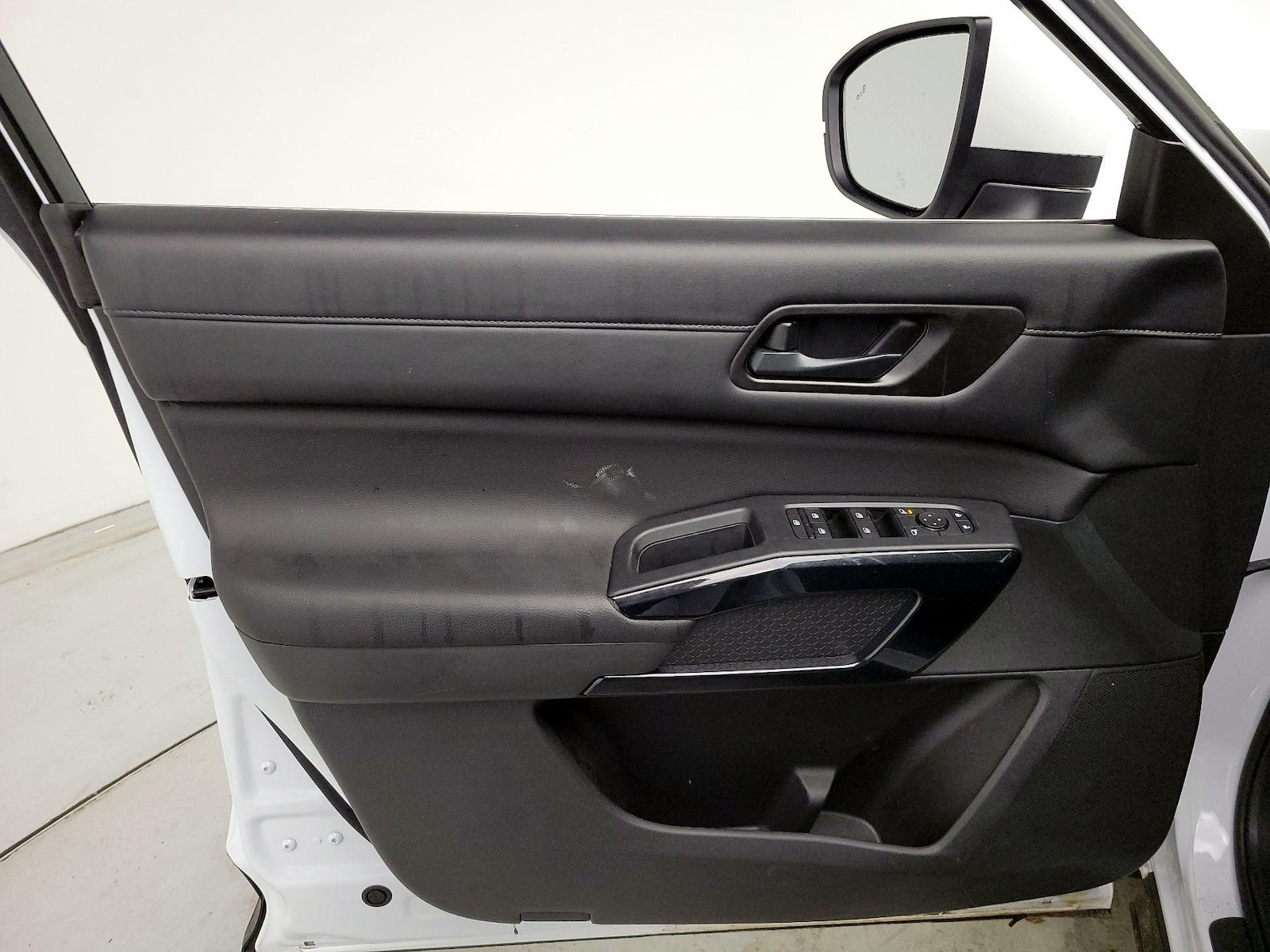 2025 Nissan Pathfinder SV - Photo 13