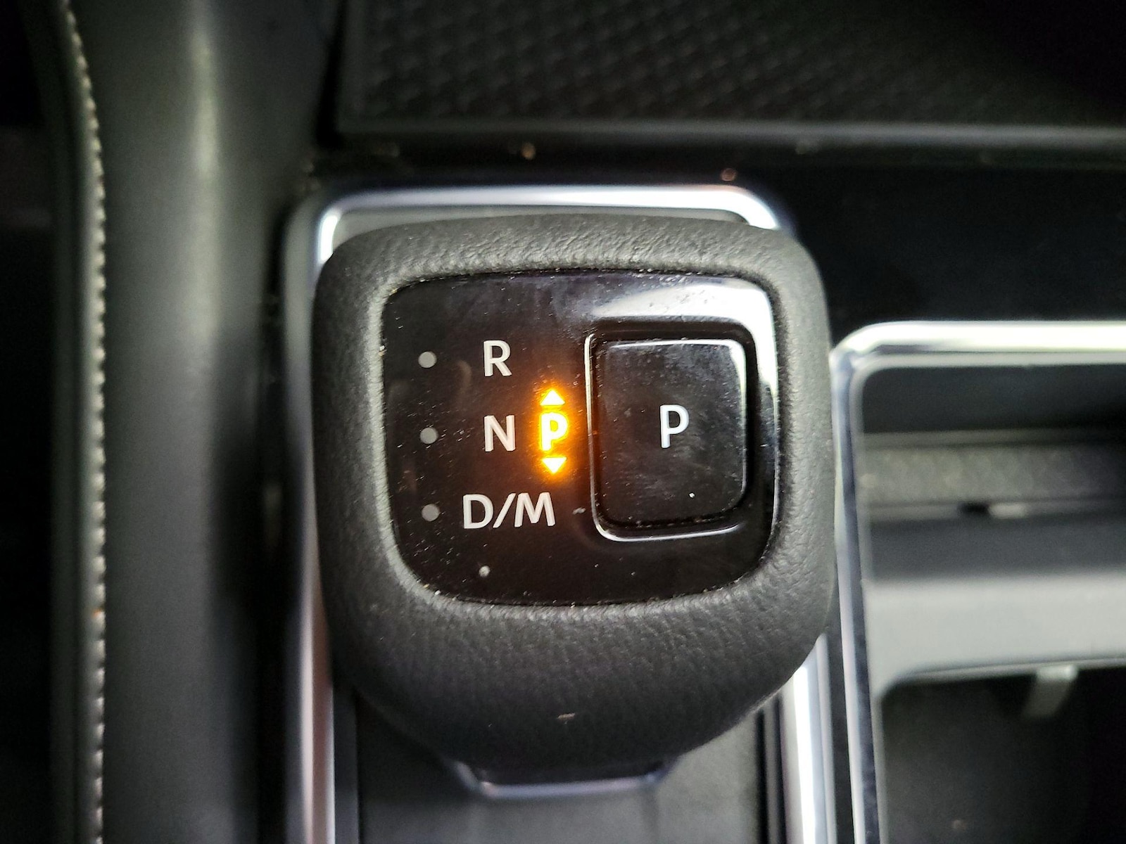 2025 Nissan Pathfinder SV - Photo 18