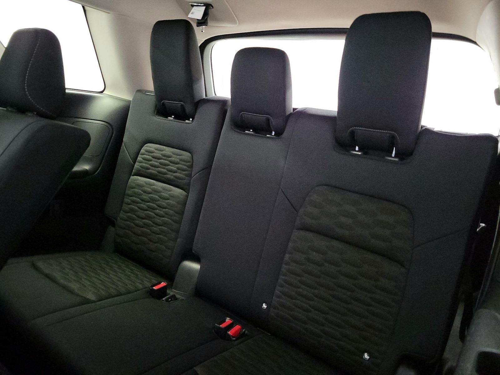 2025 Nissan Pathfinder SV - Photo 21