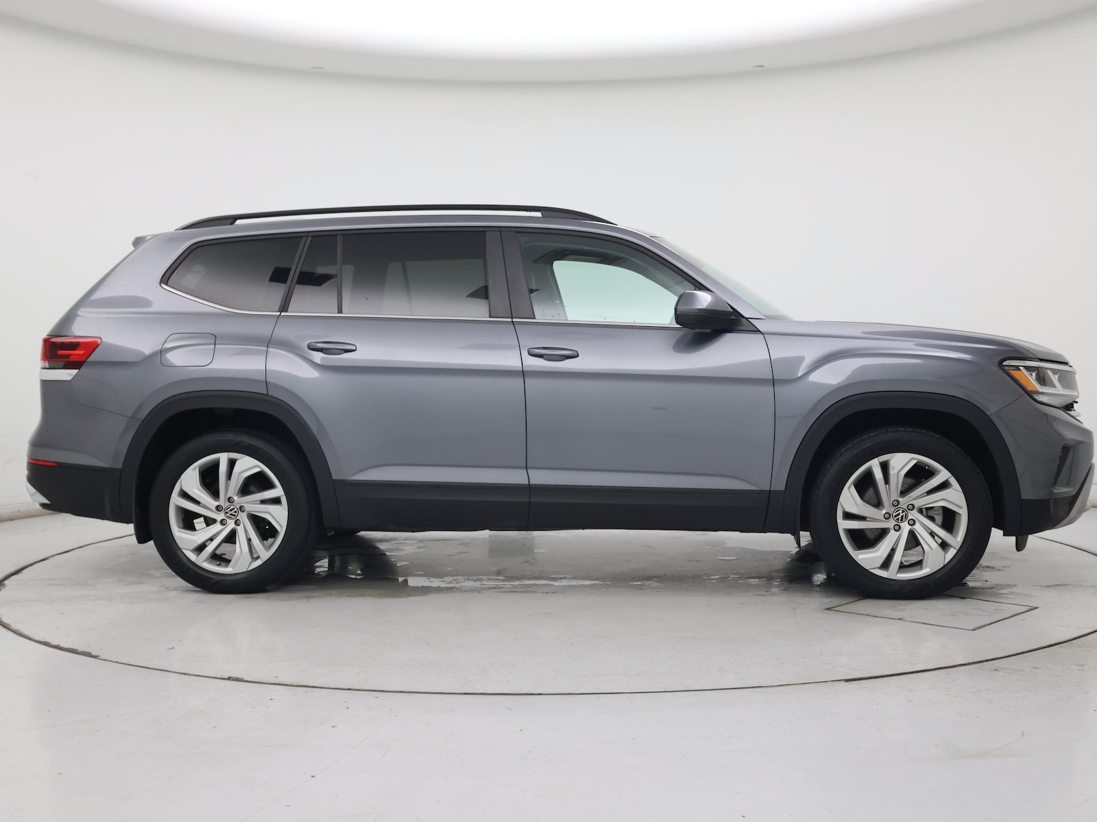 2022 Volkswagen Atlas SE w/Tech - Photo 8
