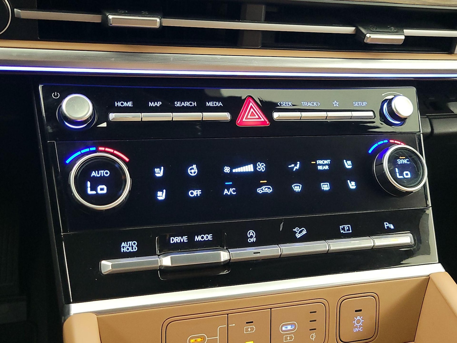 2024 Hyundai Santa Fe Limited - Photo 18