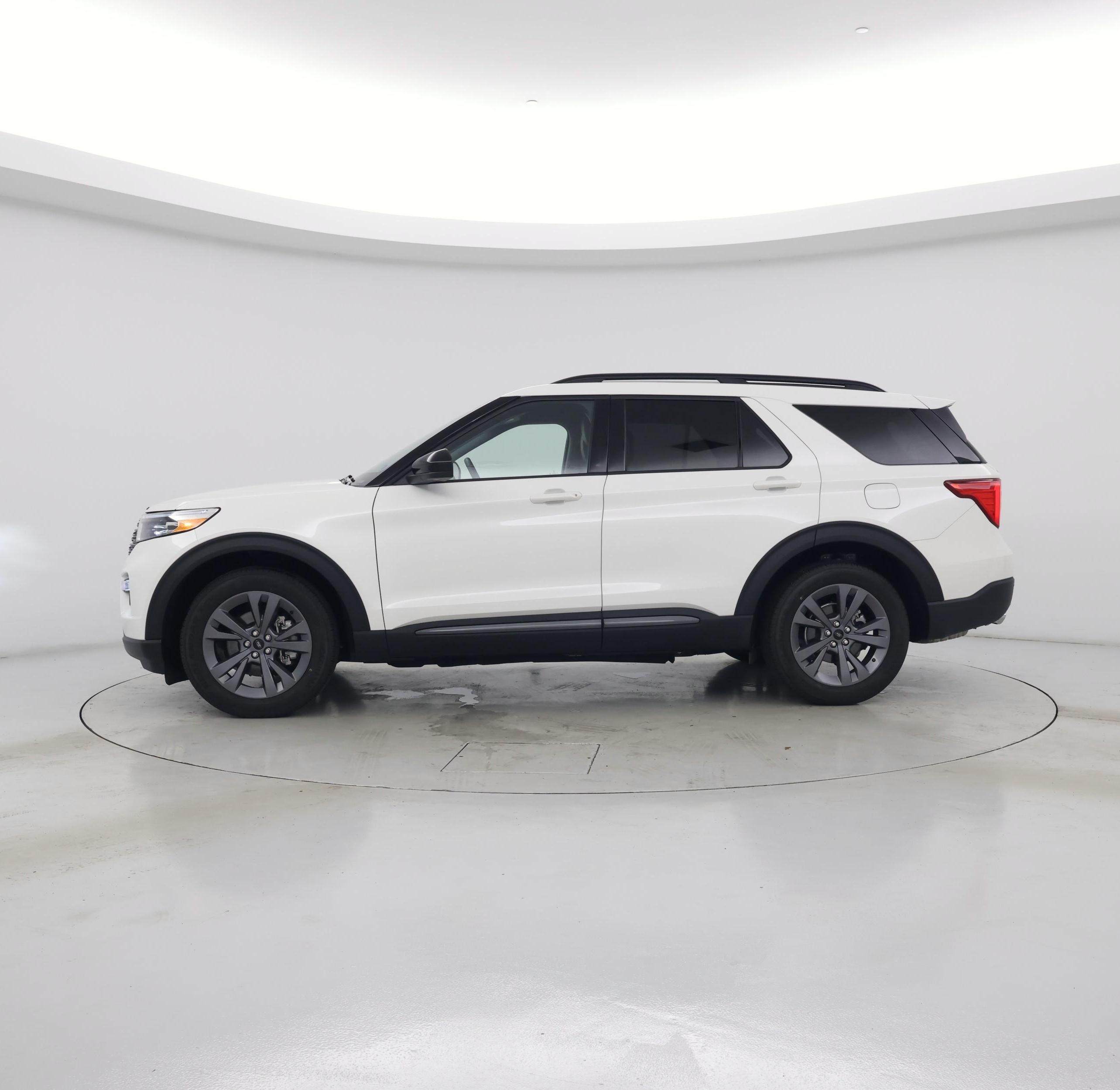 Thumbnail: 2022 Ford Explorer - 3