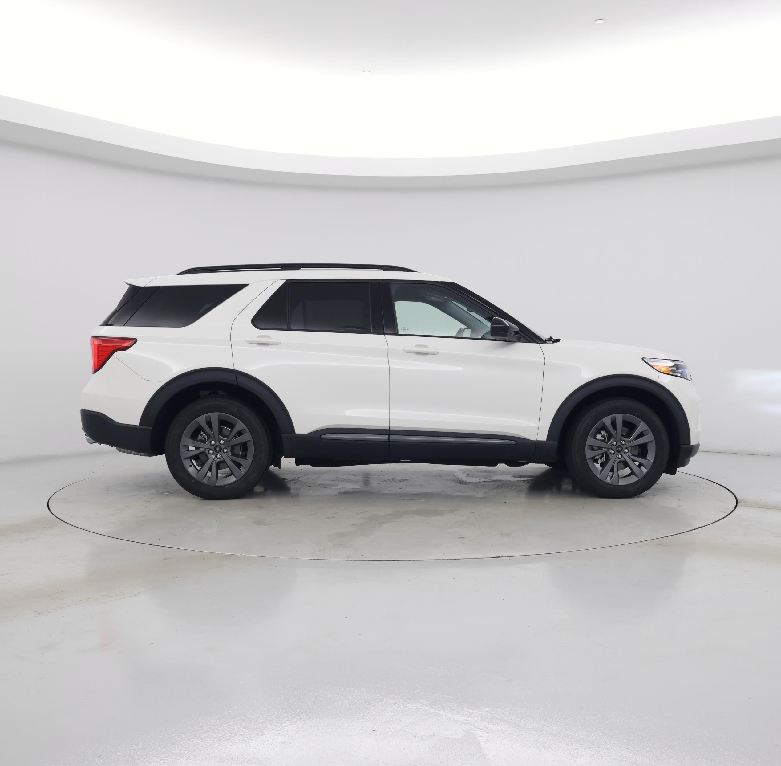 Thumbnail: 2022 Ford Explorer - 7