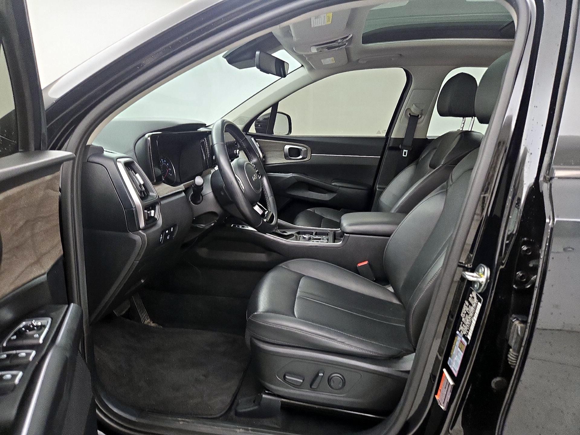 Thumbnail: 2023 Kia Sorento - 11