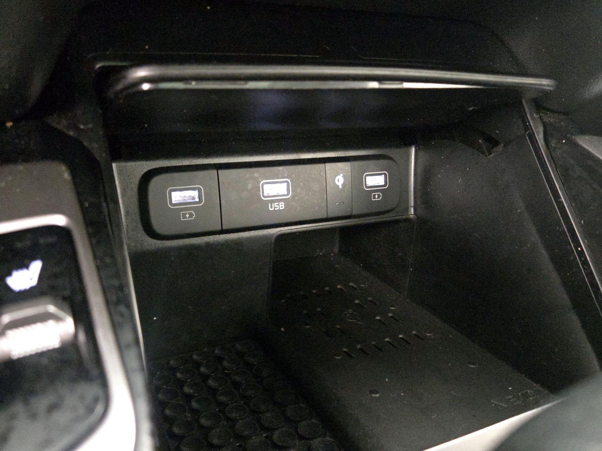 Thumbnail: 2023 Kia Sorento - 19