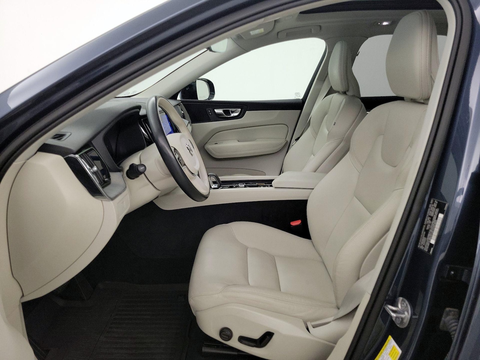 2025 Volvo XC60 Plus - Photo 12