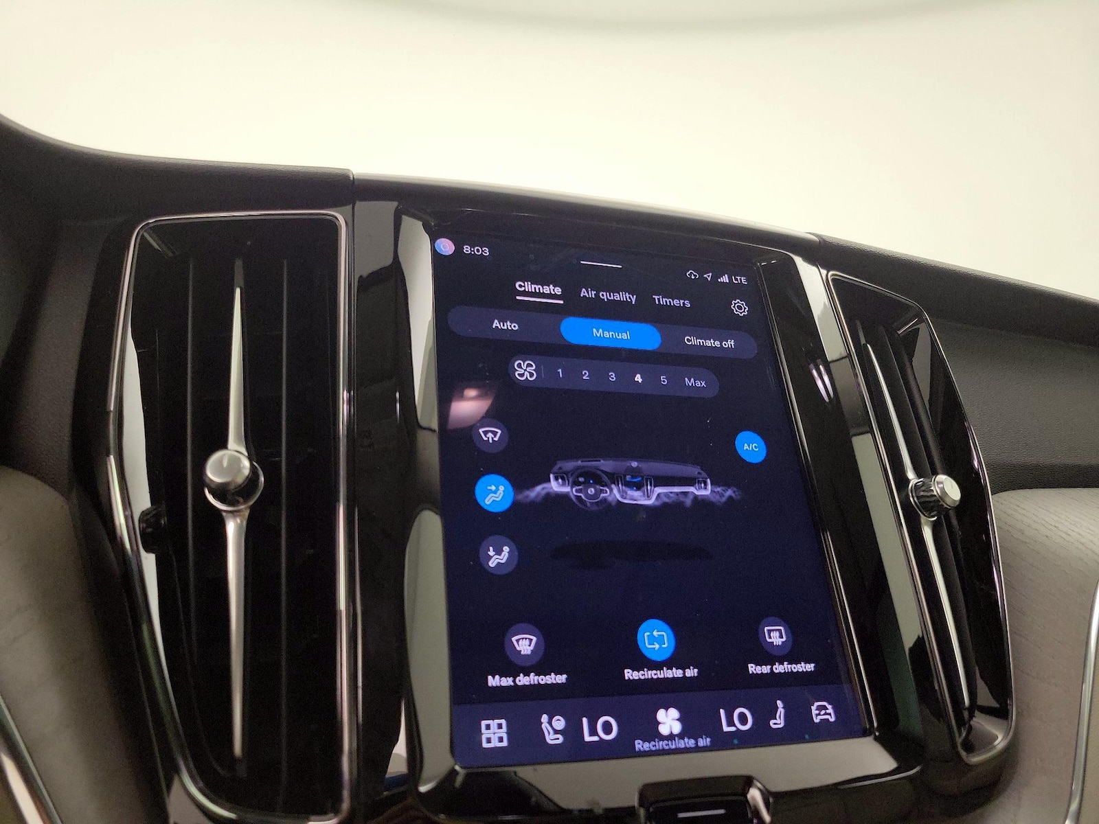 2025 Volvo XC60 Plus - Photo 18