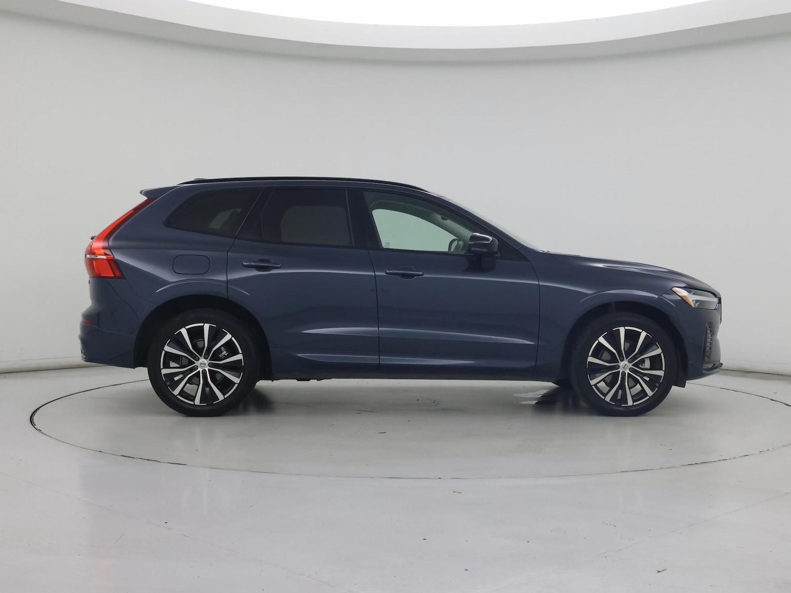 2025 Volvo XC60 Plus - Photo 8