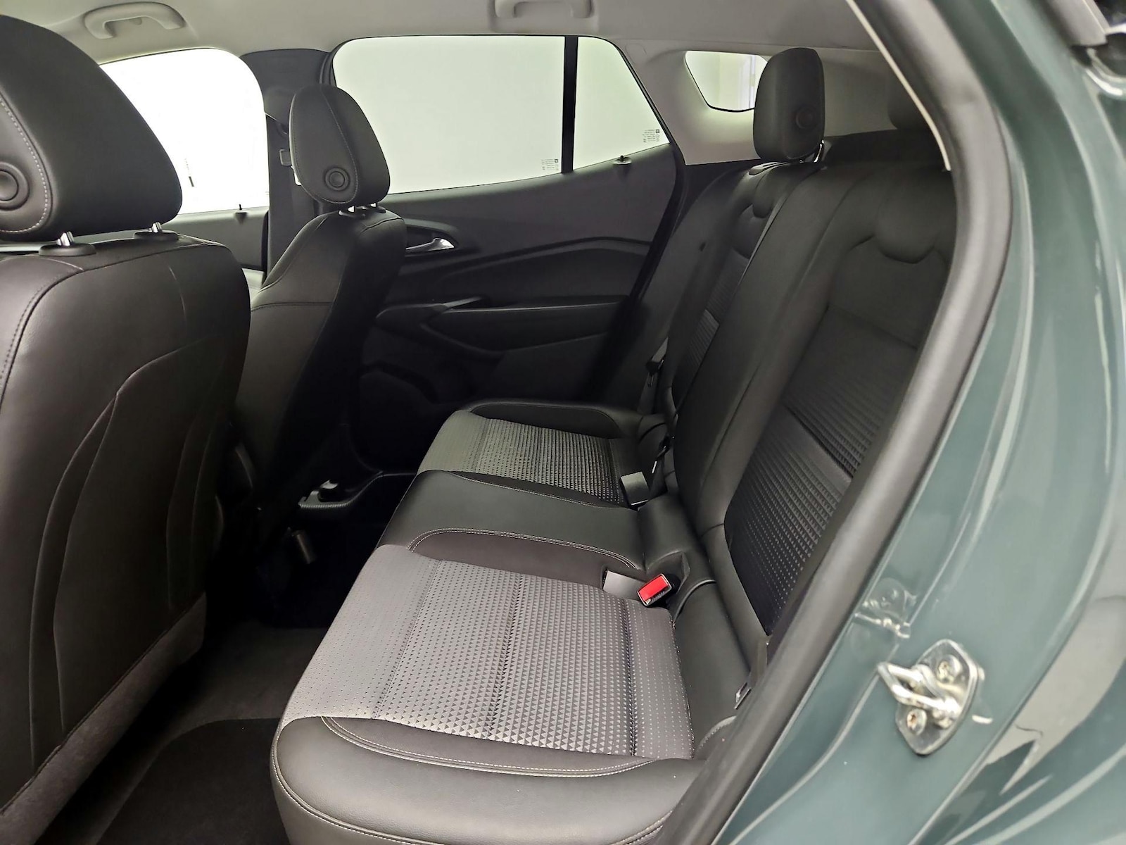 2025 Chevrolet Trax LT - Photo 18