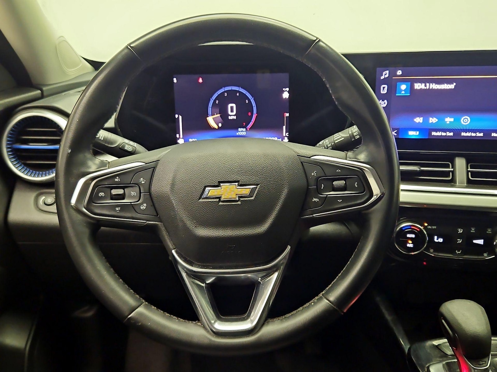 2025 Chevrolet Trax LT - Photo 9