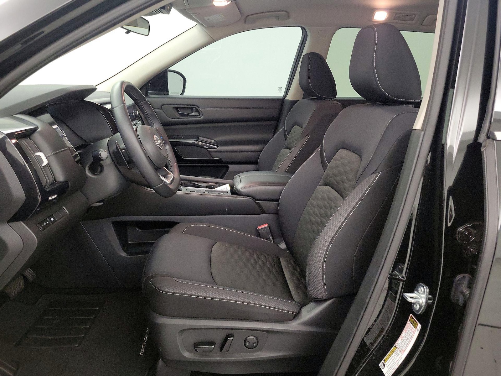 2024 Nissan Pathfinder SV - Photo 12