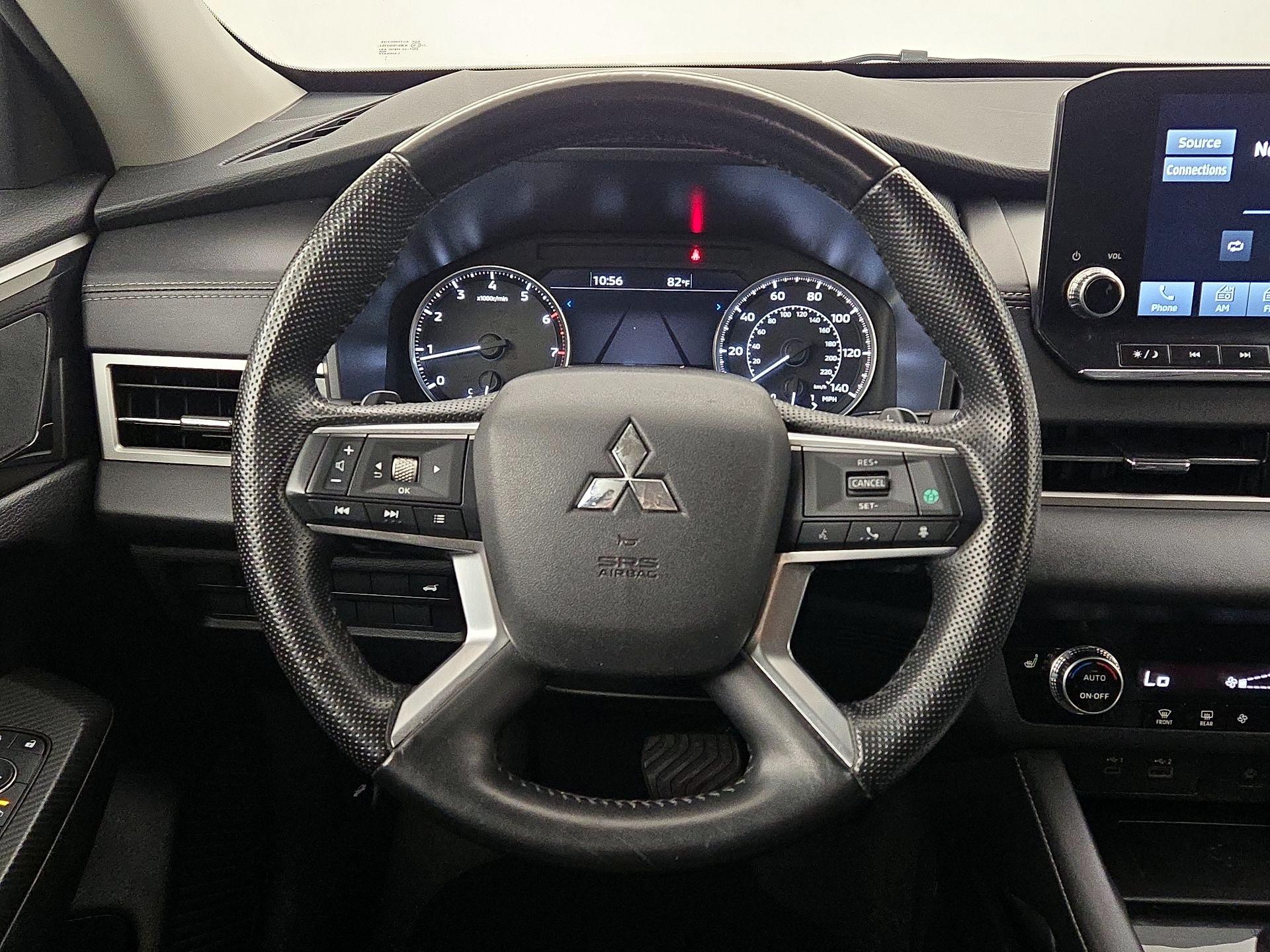 Thumbnail: 2024 Mitsubishi Outlander - 10