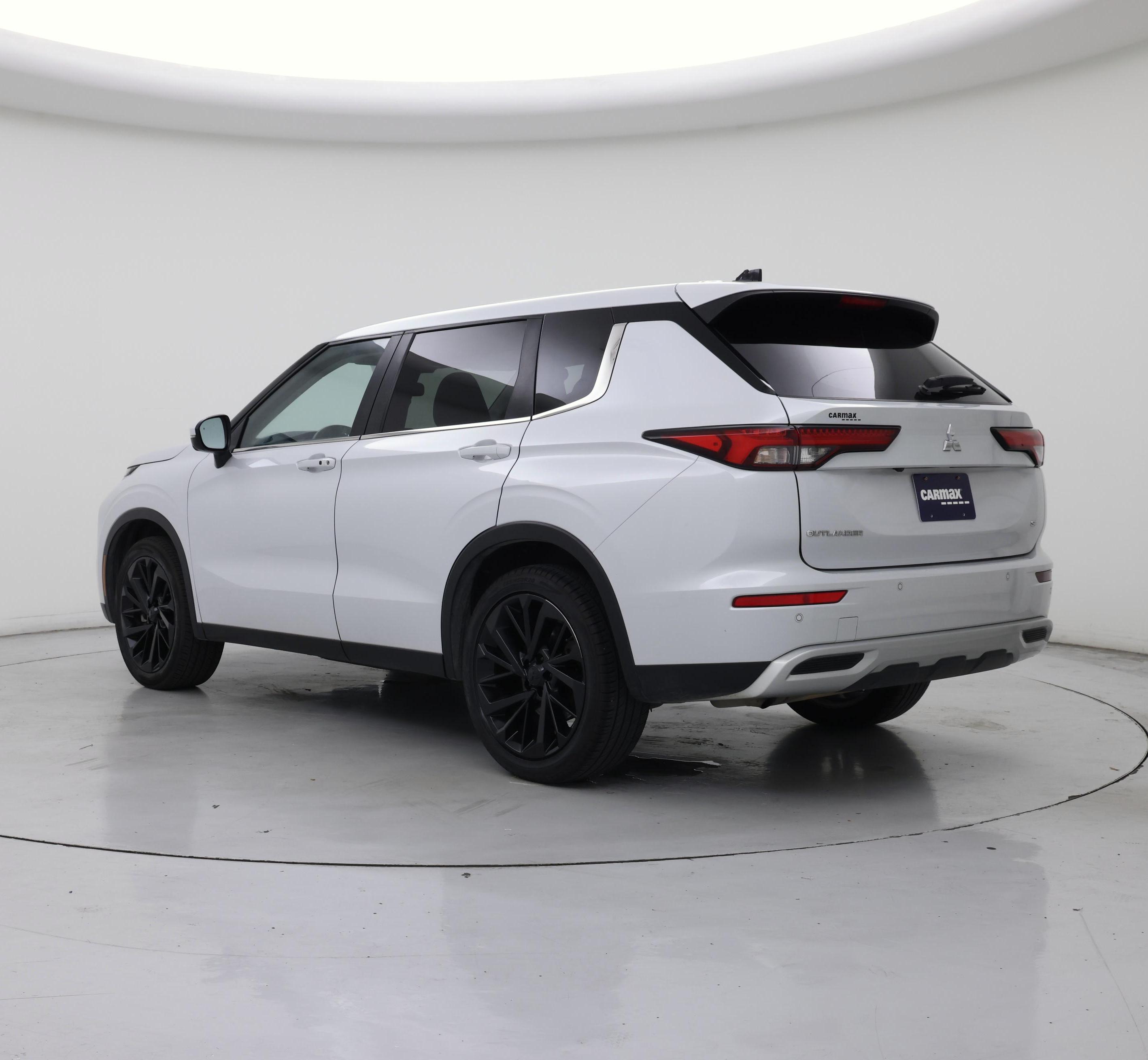 Thumbnail: 2024 Mitsubishi Outlander - 2