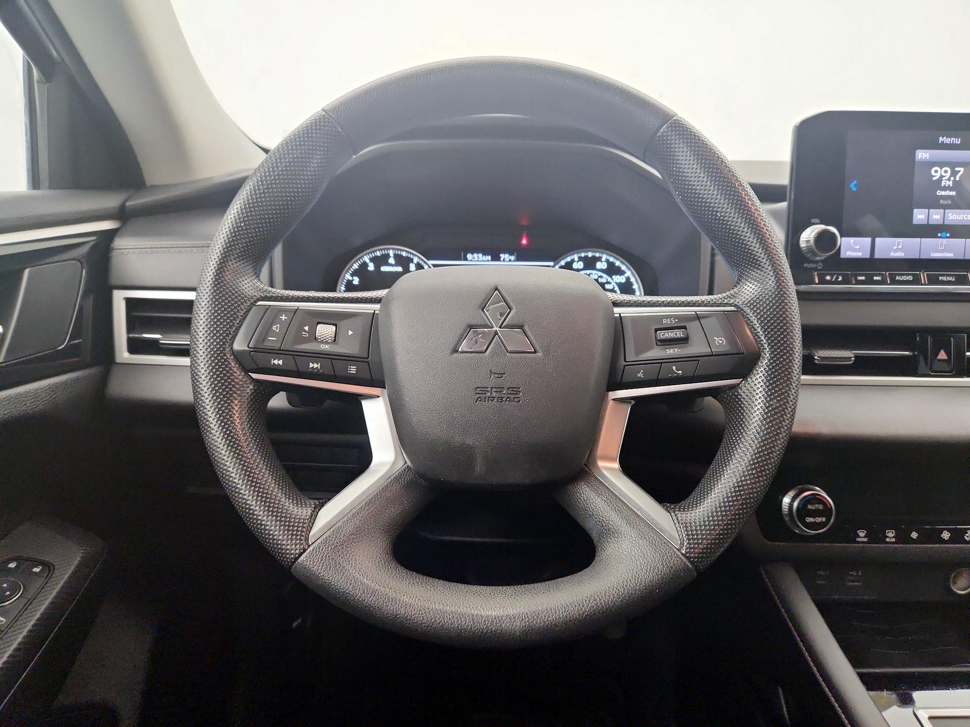 Thumbnail: 2022 Mitsubishi Outlander - 10
