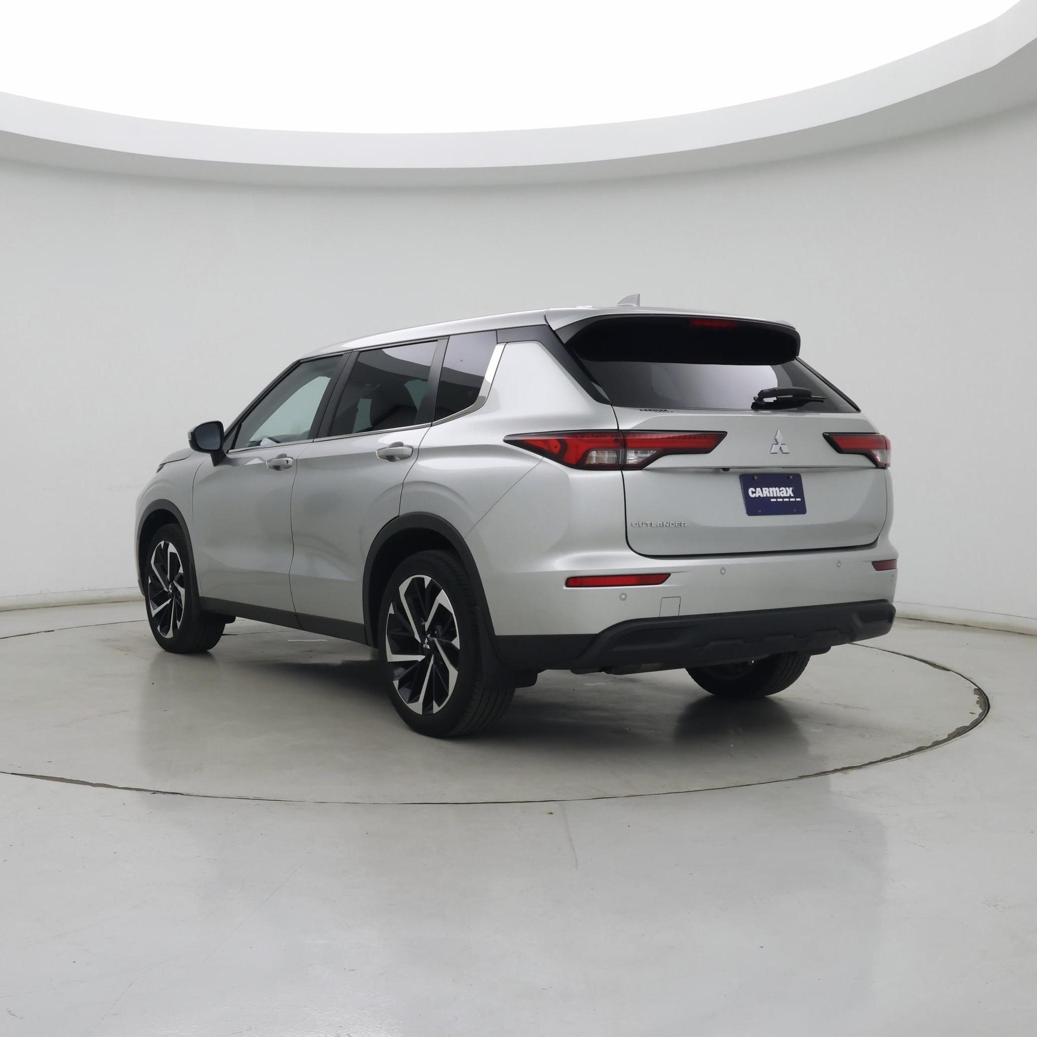 Thumbnail: 2022 Mitsubishi Outlander - 2