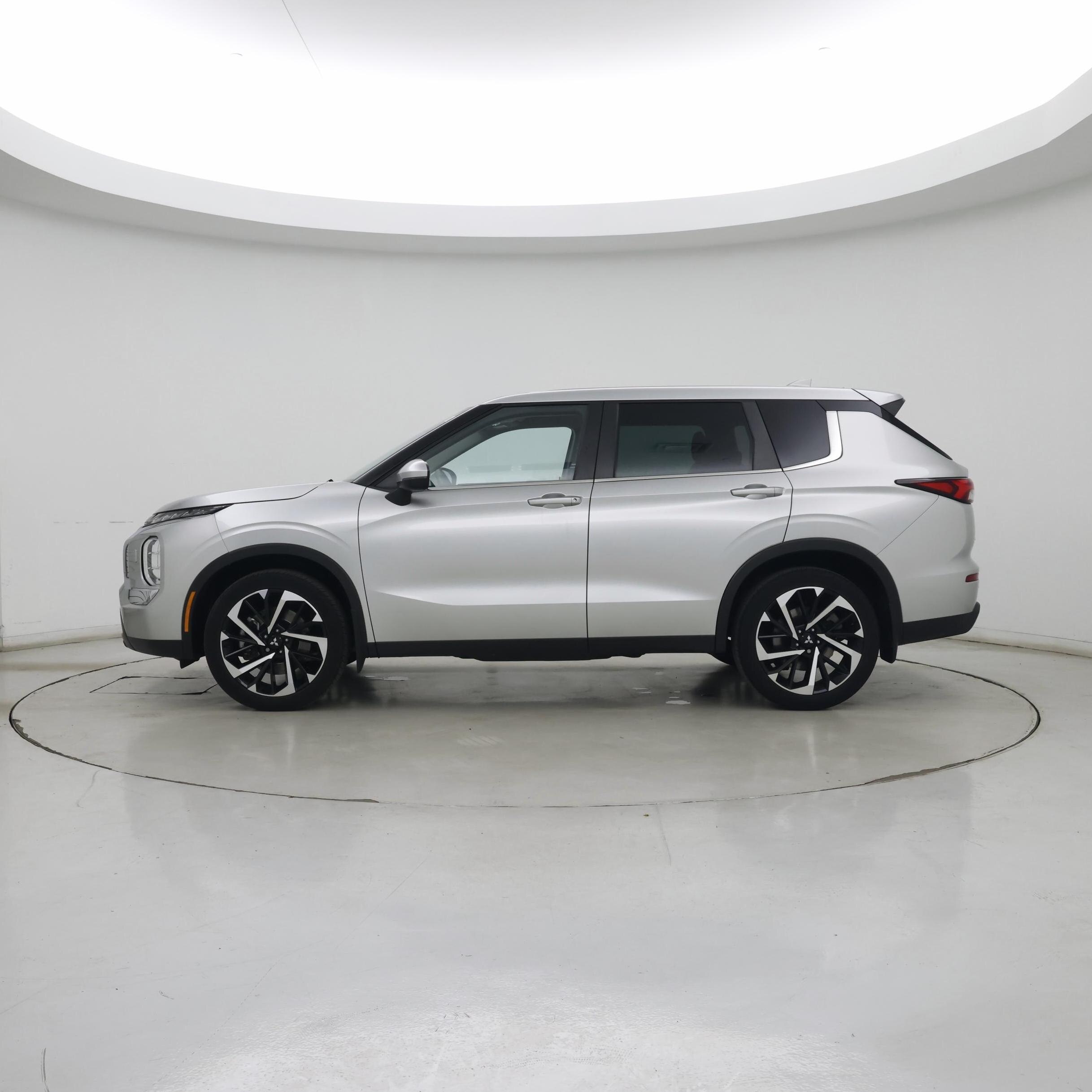Thumbnail: 2022 Mitsubishi Outlander - 3