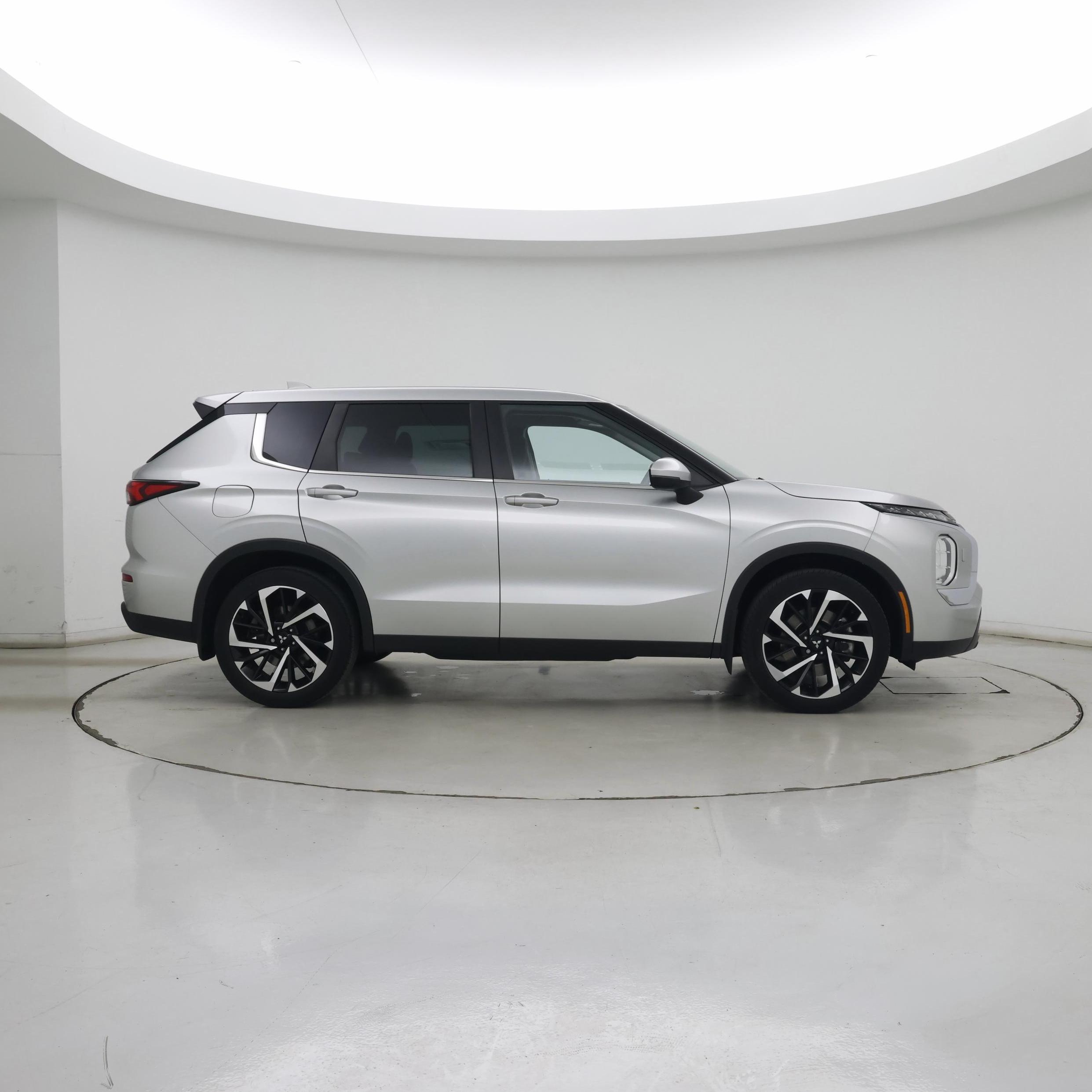 Thumbnail: 2022 Mitsubishi Outlander - 7