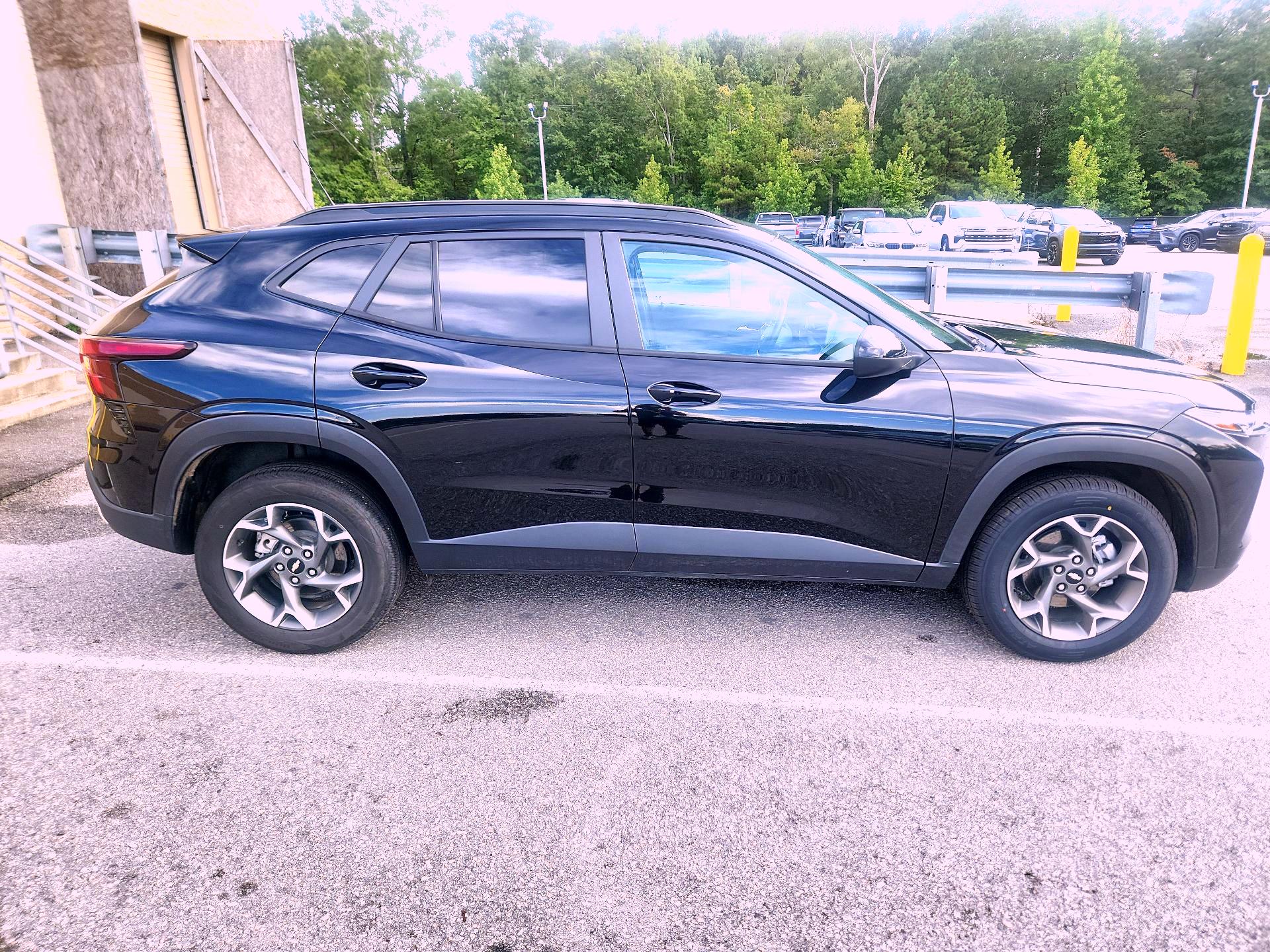Thumbnail: 2025 Chevrolet Trax - 4