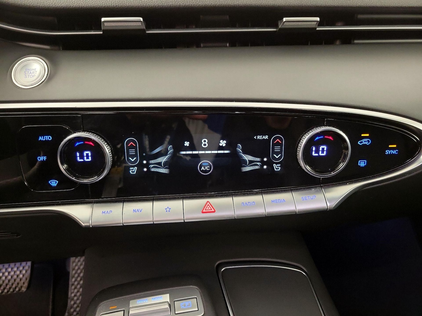 2025 GENESIS GV70 Standard - Photo 18