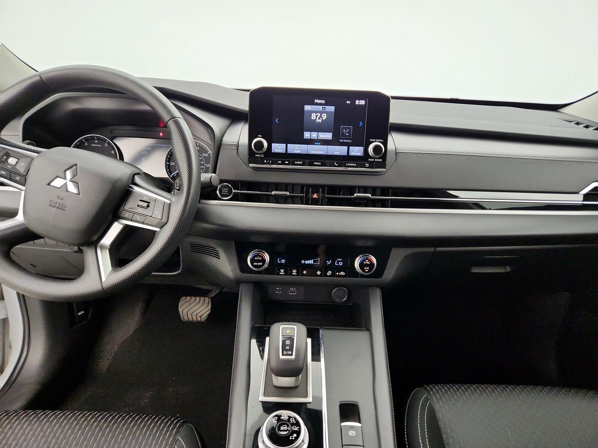Thumbnail: 2024 Mitsubishi Outlander - 9