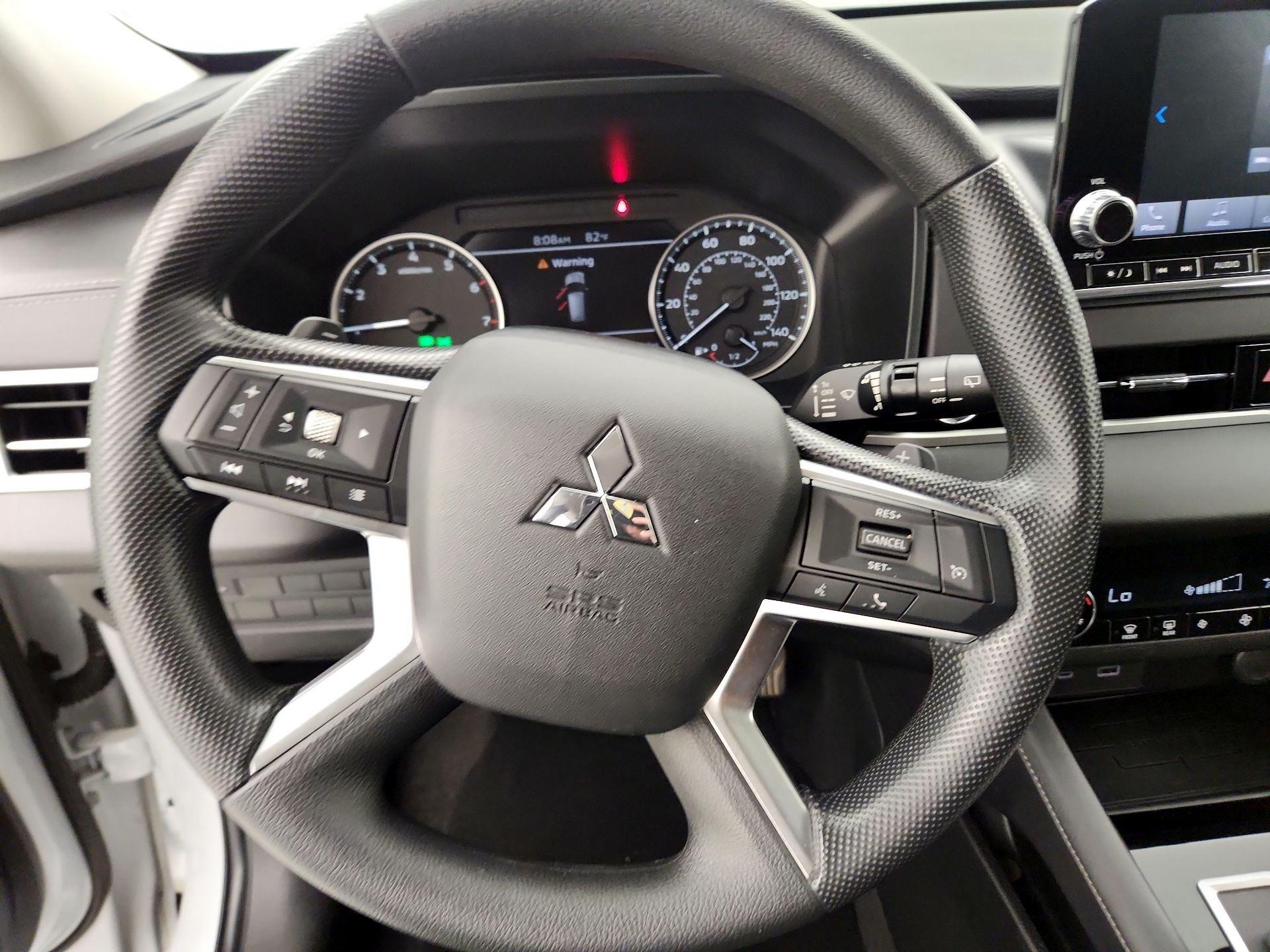 Thumbnail: 2024 Mitsubishi Outlander - 10