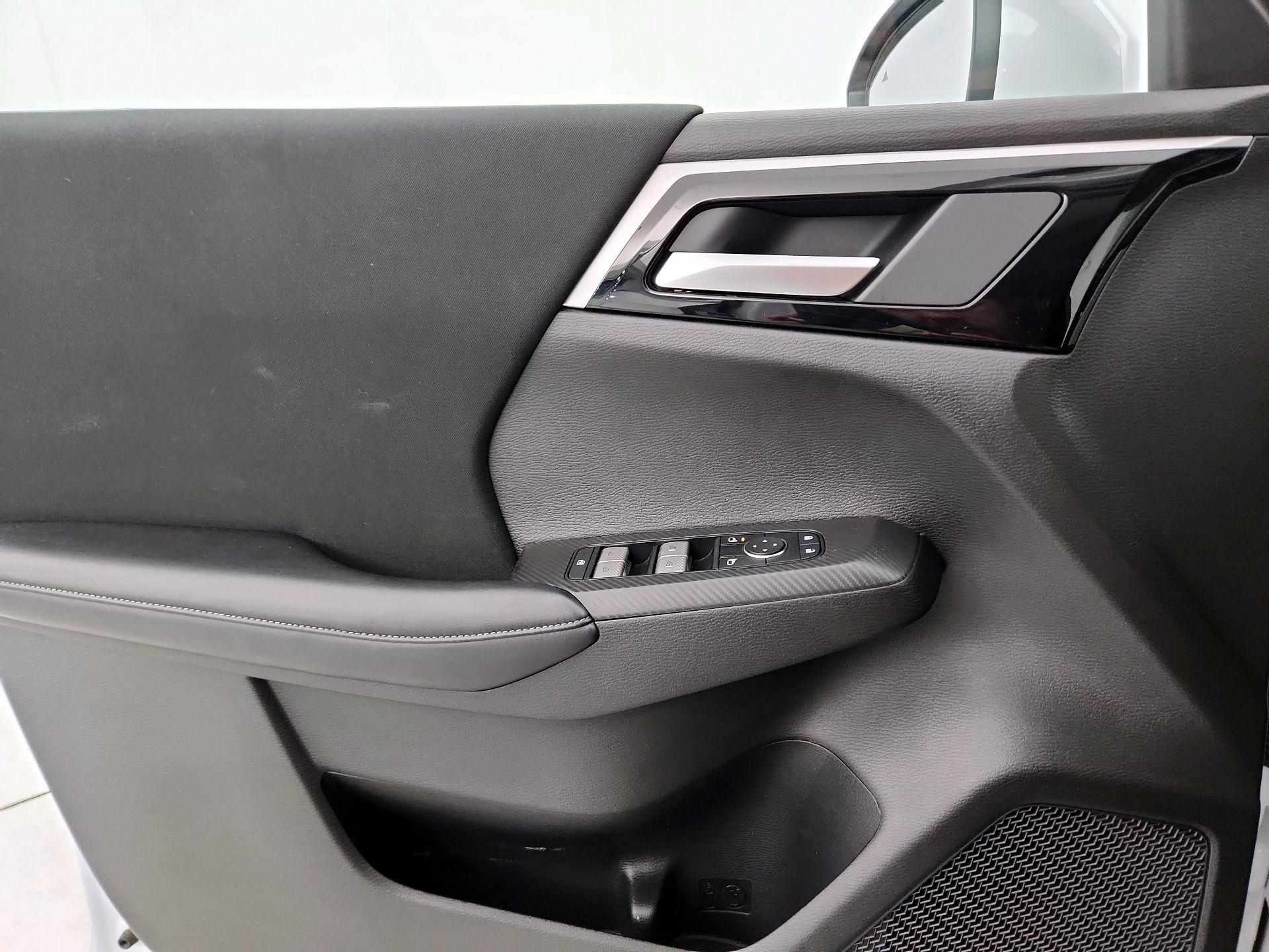 Thumbnail: 2024 Mitsubishi Outlander - 12